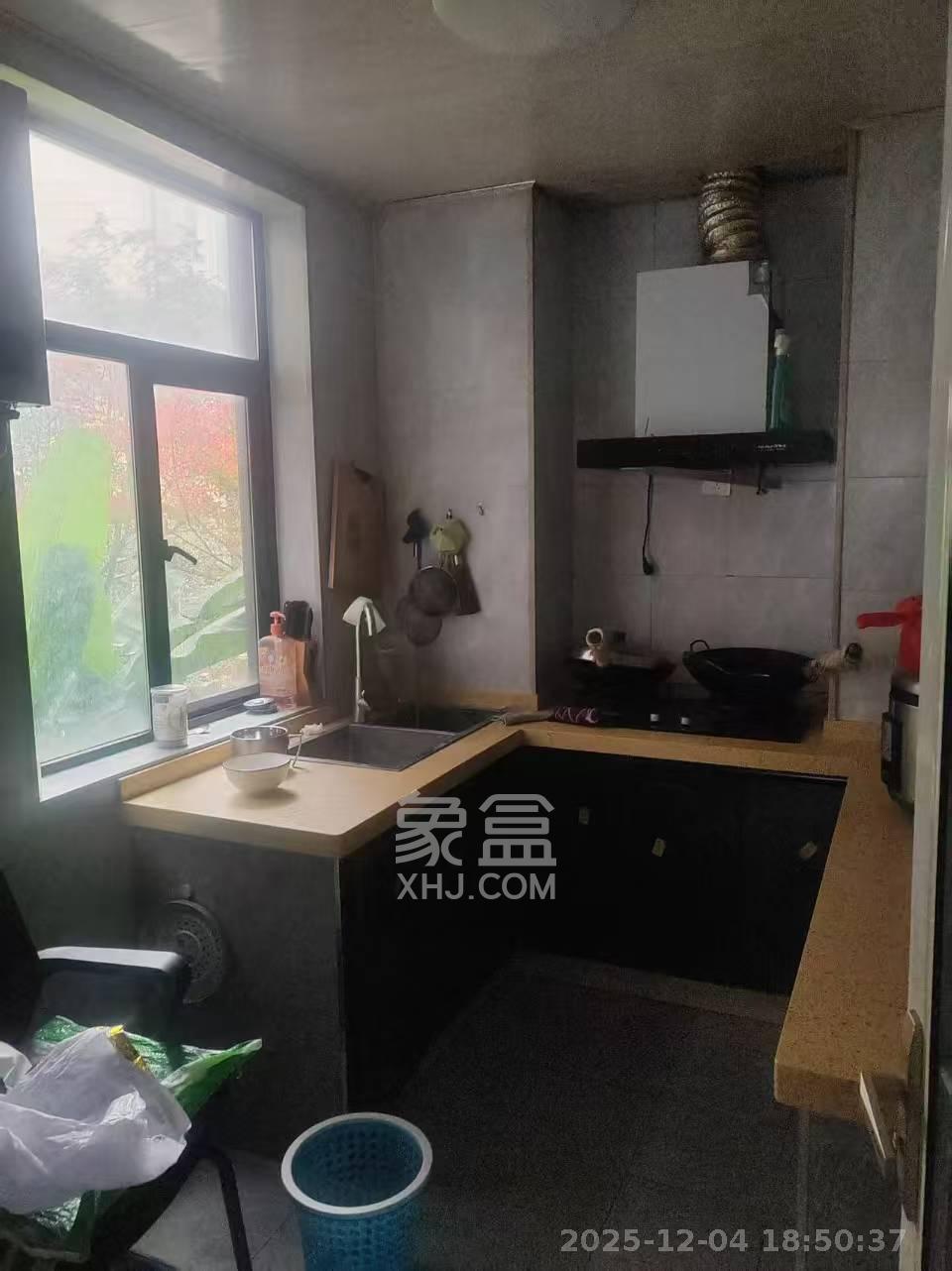 湘诚嘉园  4室2厅2卫    2600.0元/月