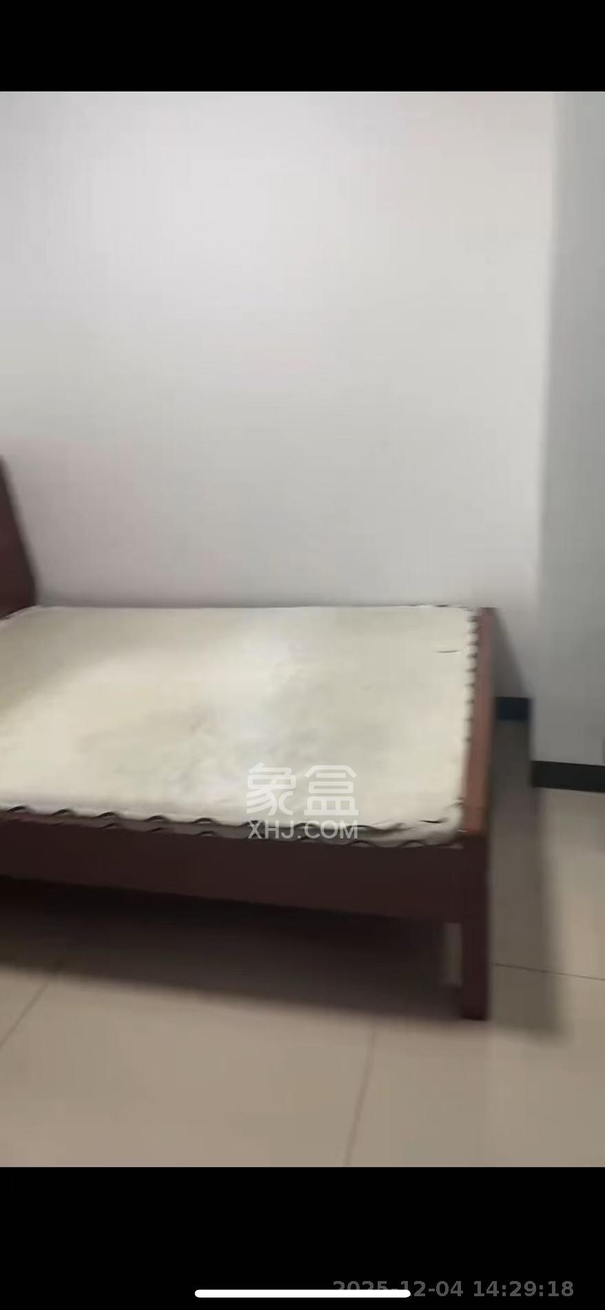 中南国际眼镜城（中伟商业中心）  1室0厅0卫    1600.0元/月