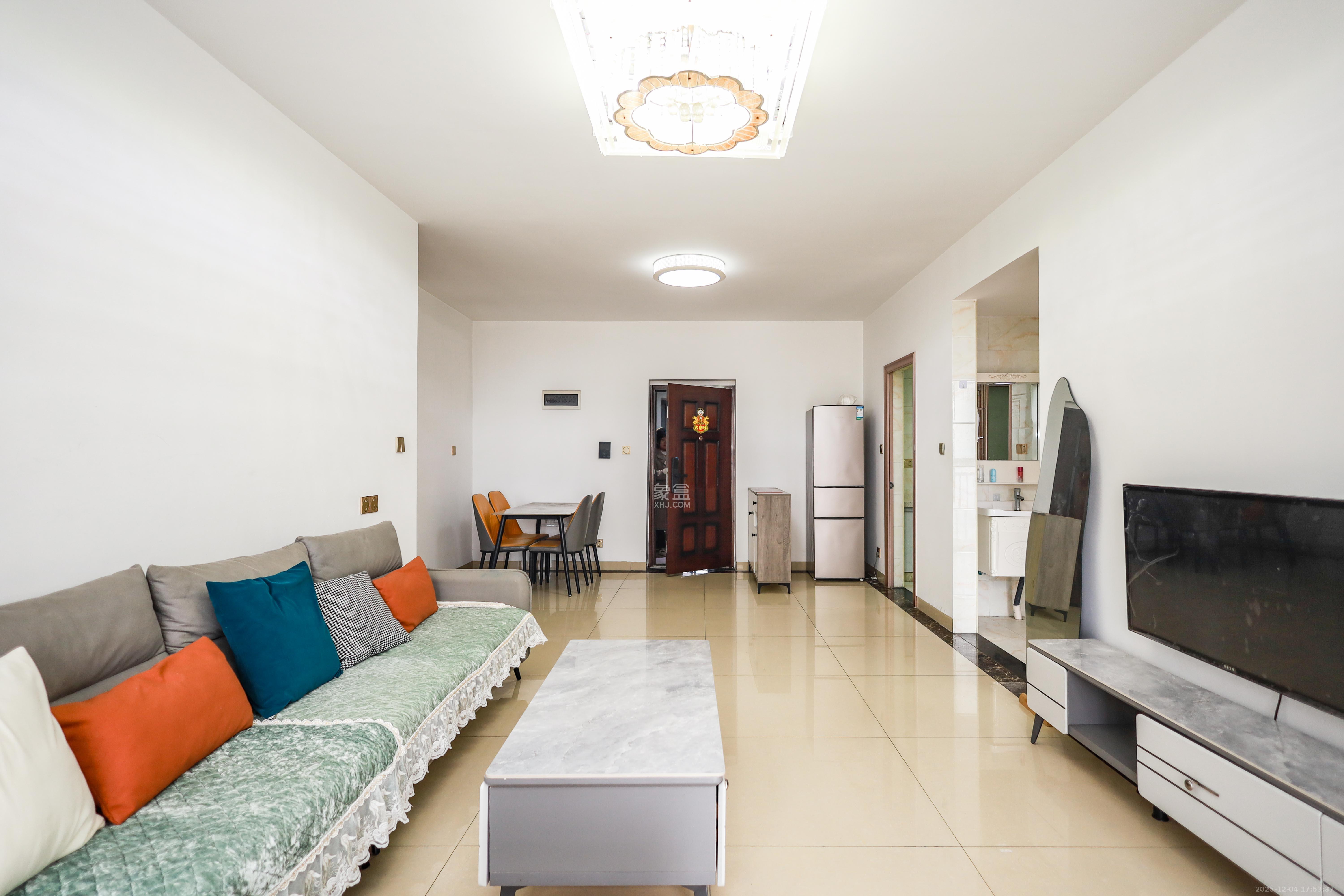 广泰锦苑  3室2厅1卫    88.0万客厅