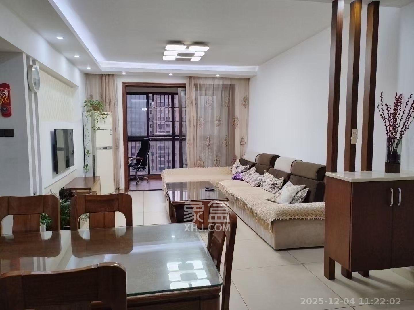 华润凤凰城三期  1室2厅1卫    2300.0元/月