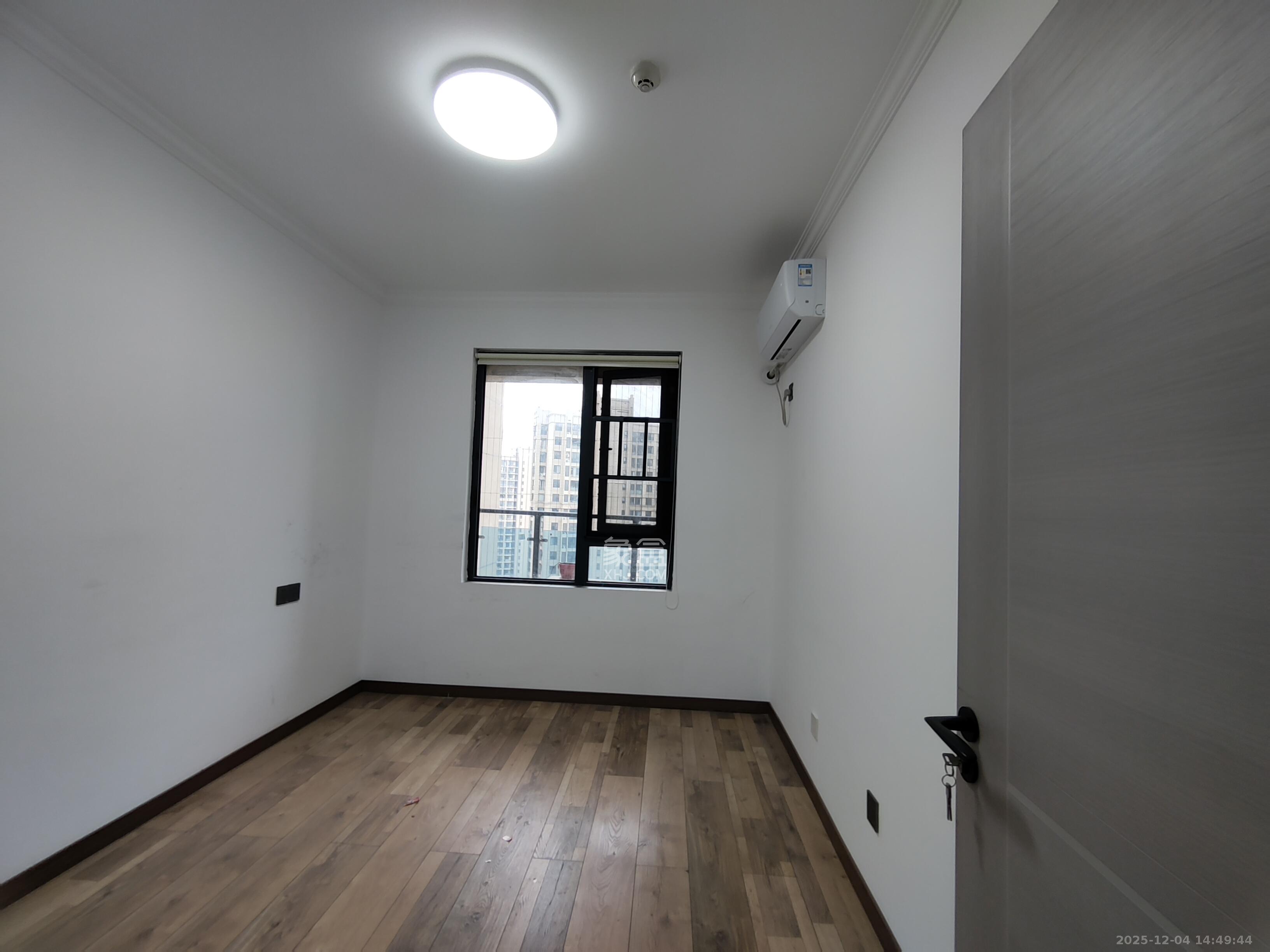 明发阅江悦府 5室2厅2卫 2400.0元/月 明发阅江悦府 5室2厅2卫 2400.0元/月室内图