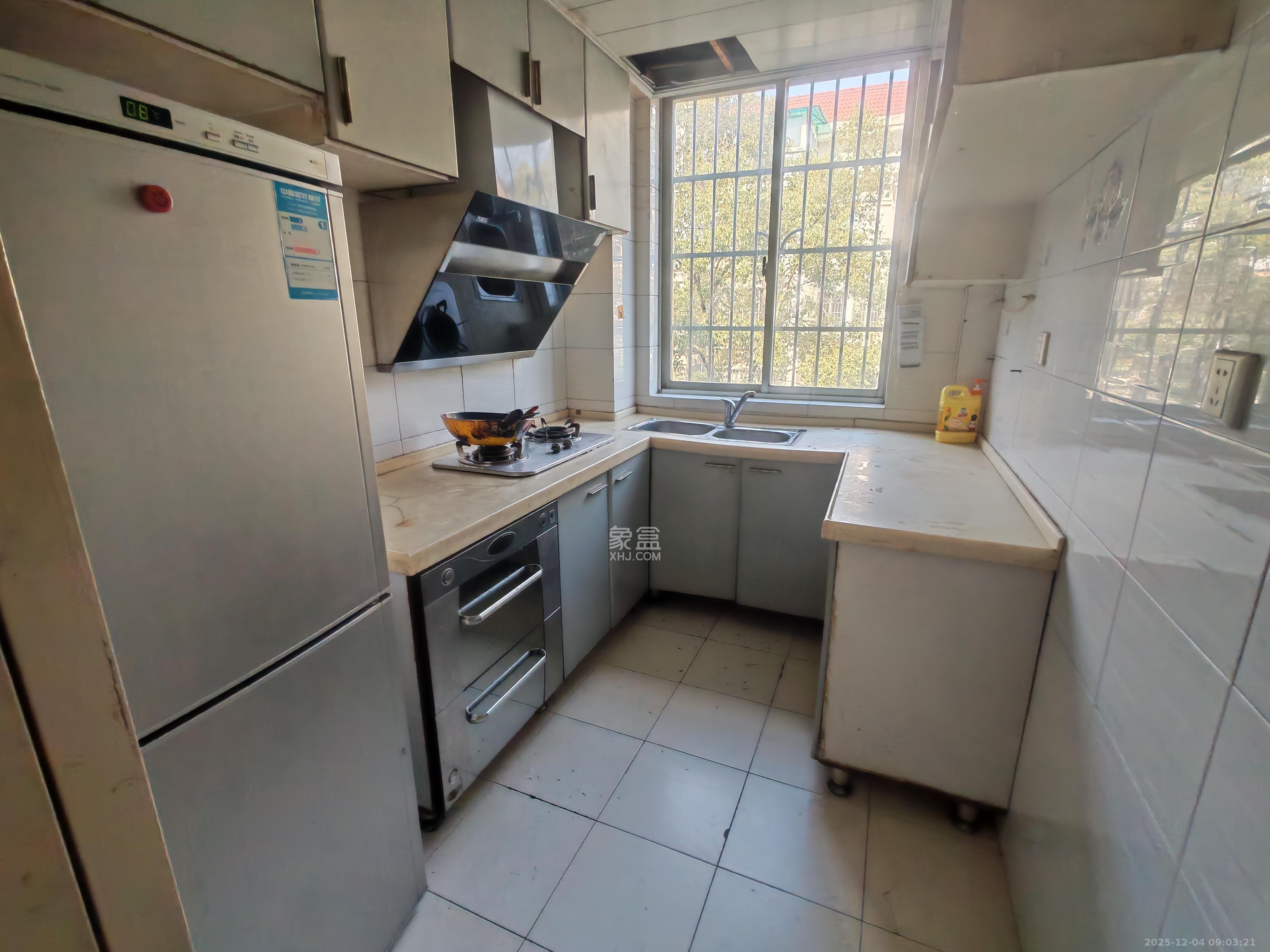 新星小区  3室2厅2卫    1300.0元/月室内图