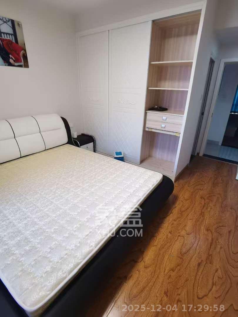 金水湾 3室2厅2卫 38.0万 金水湾 3室2厅2卫 38.0万客厅