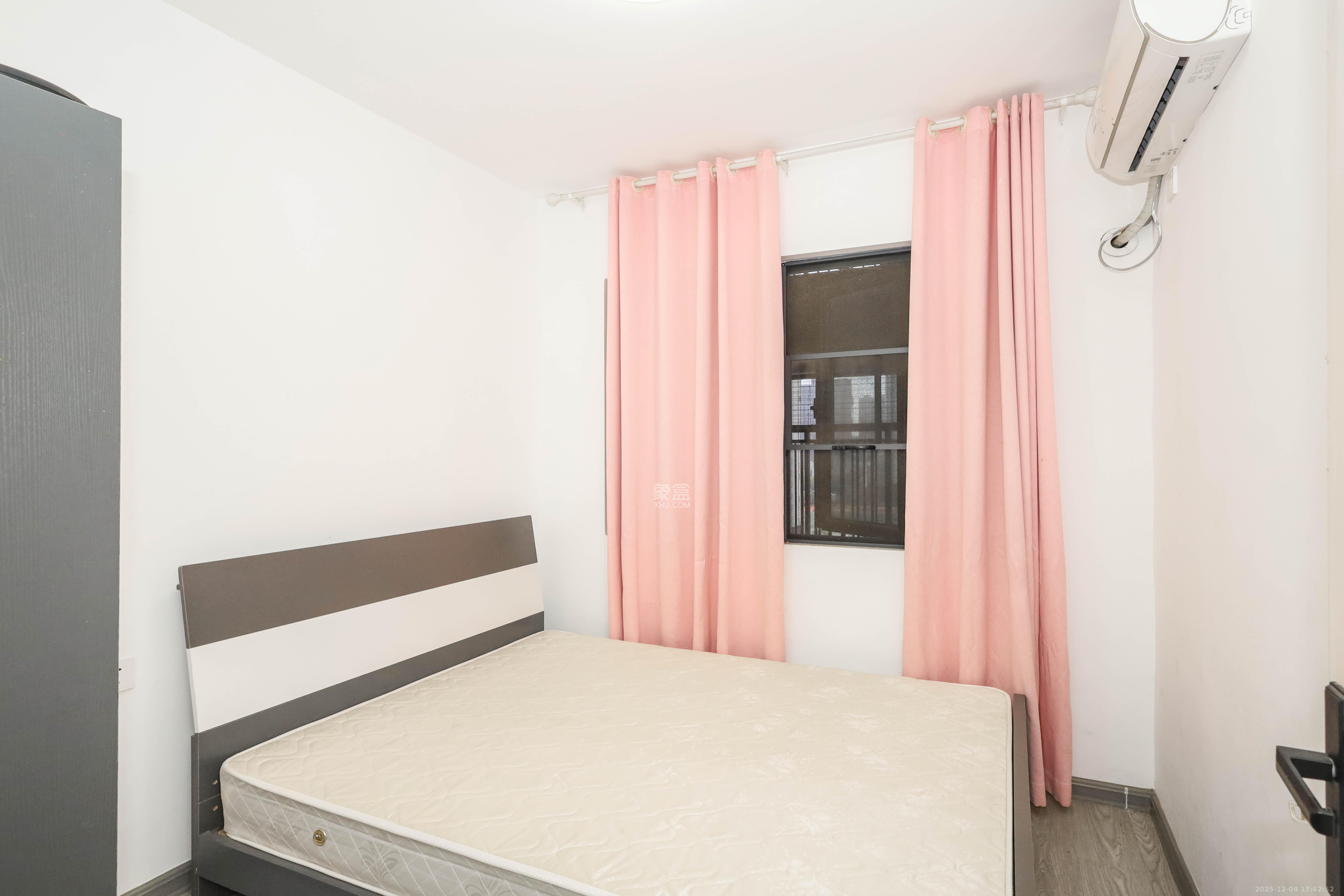 南山梅溪一方  3室2厅2卫    115.0万卧室