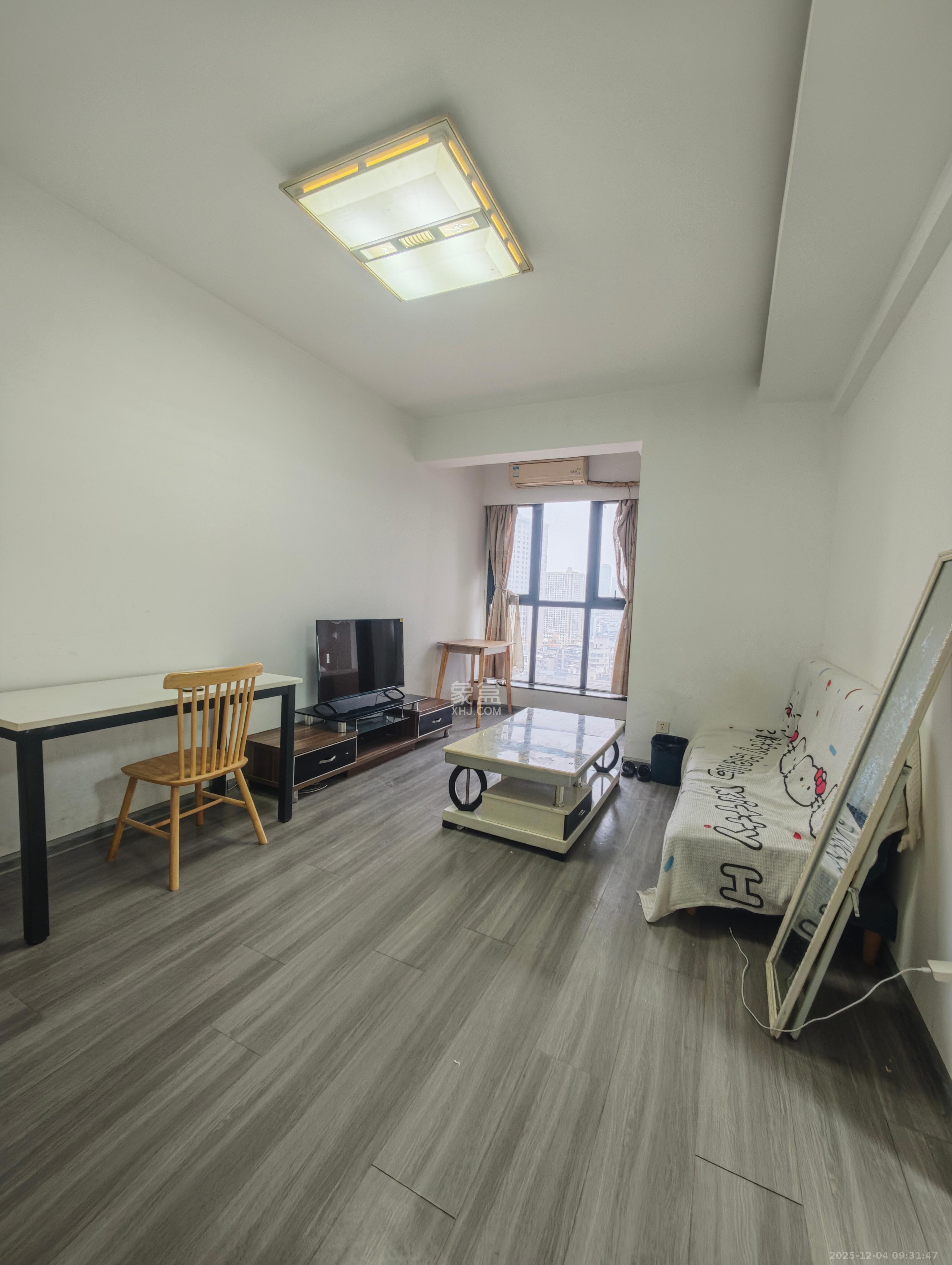 中天广场  1室1厅1卫    1900.0元/月