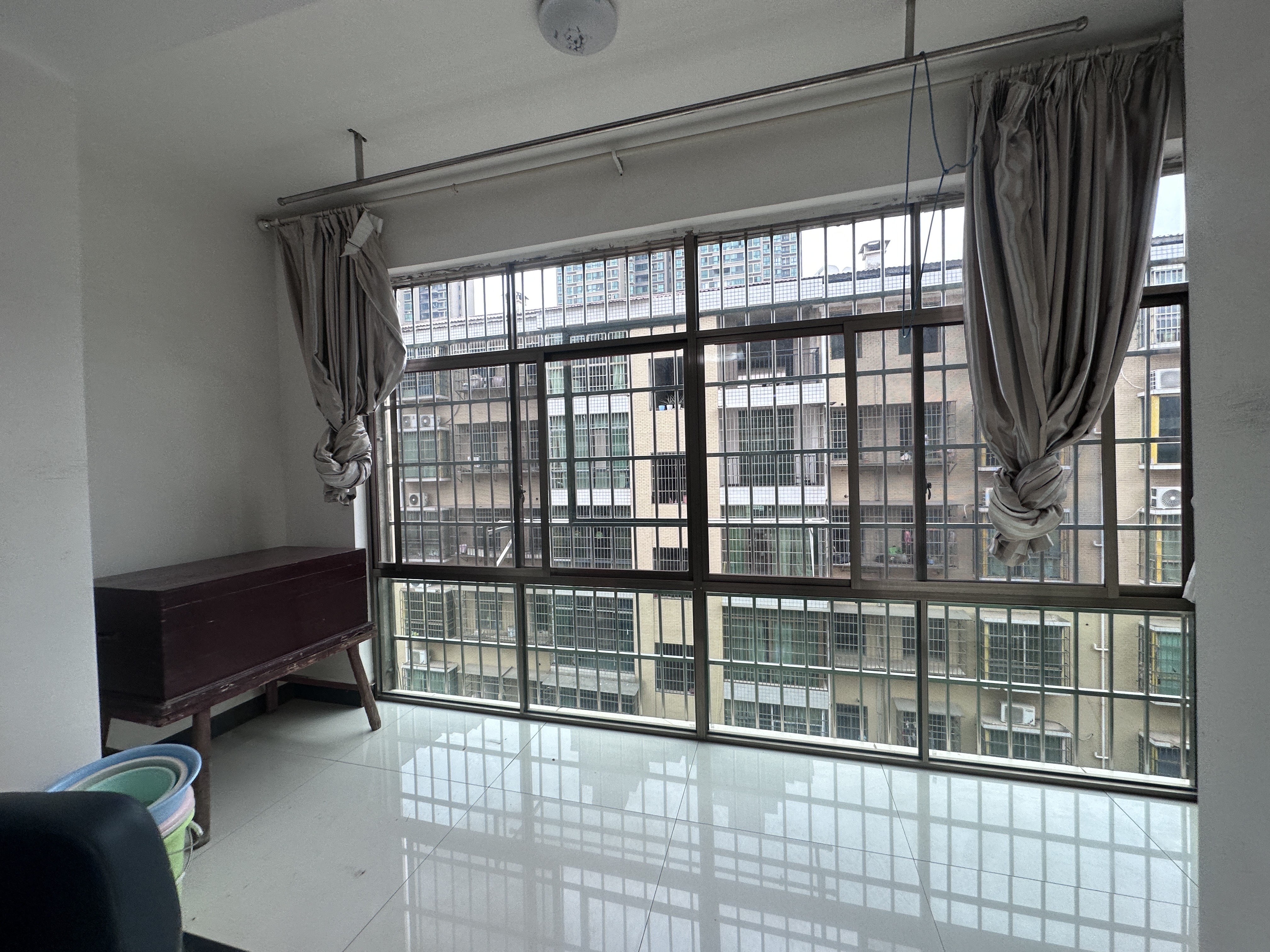 长湖小区  3室2厅1卫    1000.0元/月