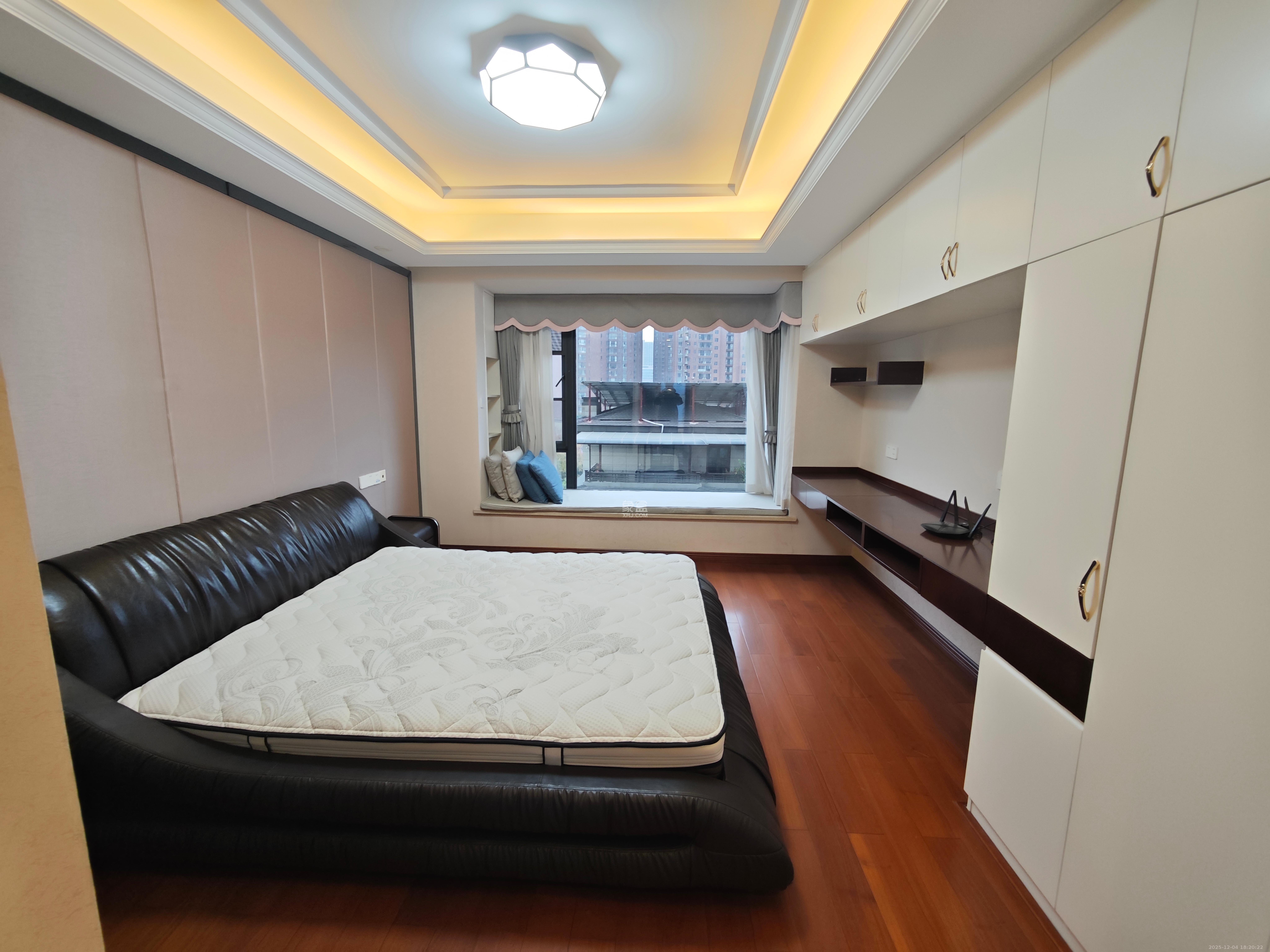 京武浪琴山一、二期 4室2厅2卫 12000.0元/月 京武浪琴山一、二期 4室2厅2卫 12000.0元/月室内图