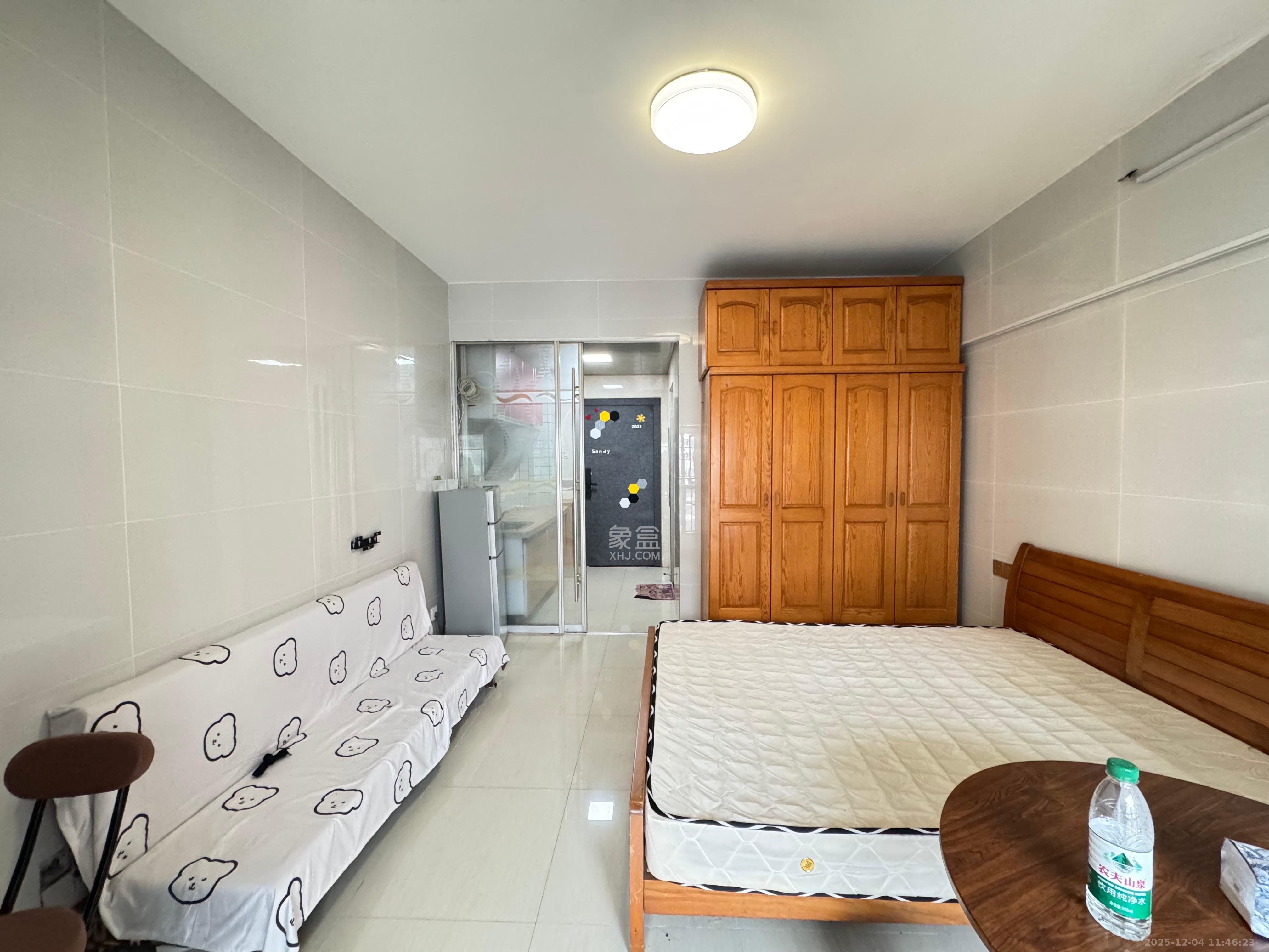 山水华景  1室1厅1卫    1200.0元/月室内图