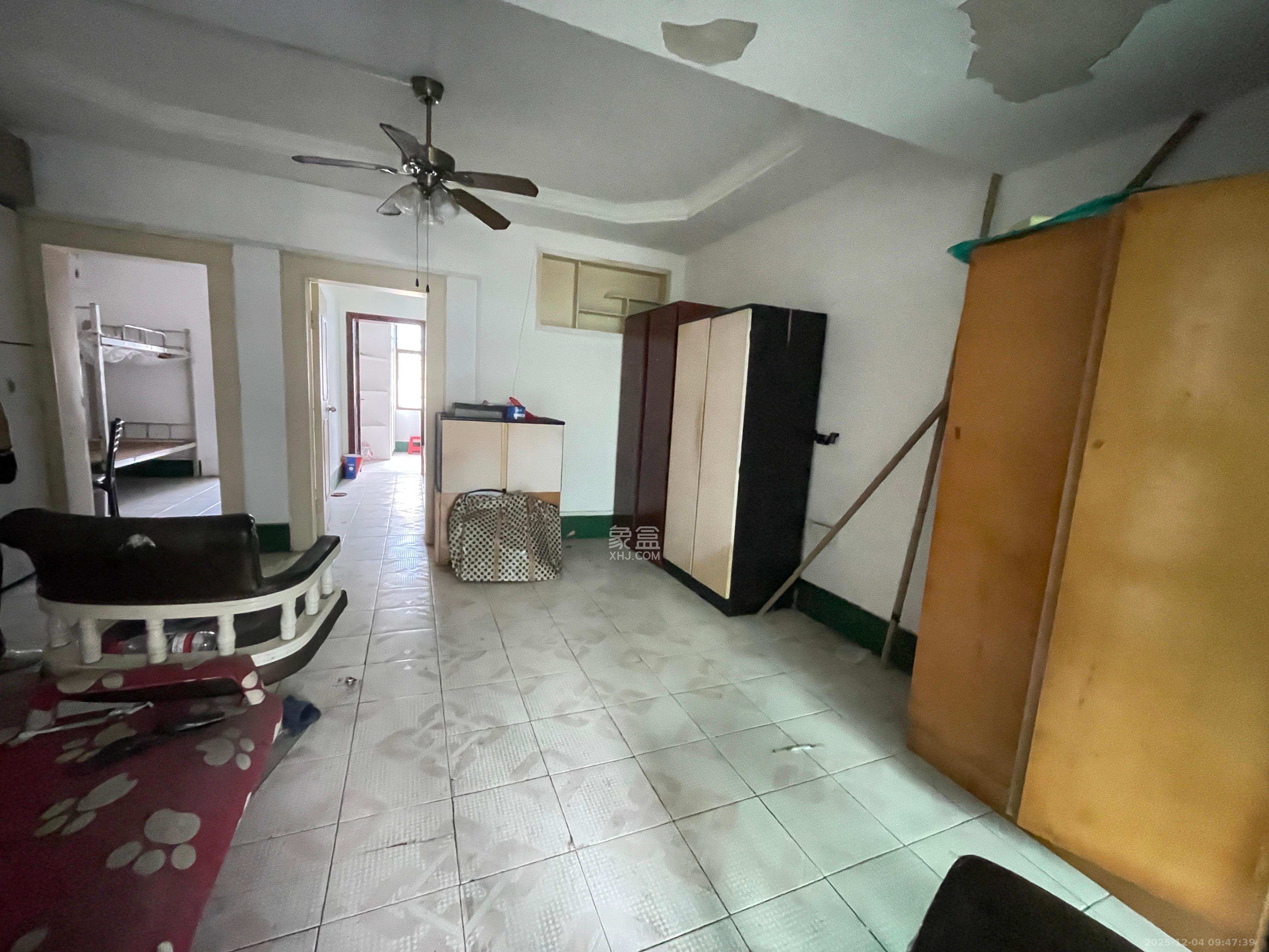 牛婆塘社区  4室2厅1卫    1600.0元/月室内图