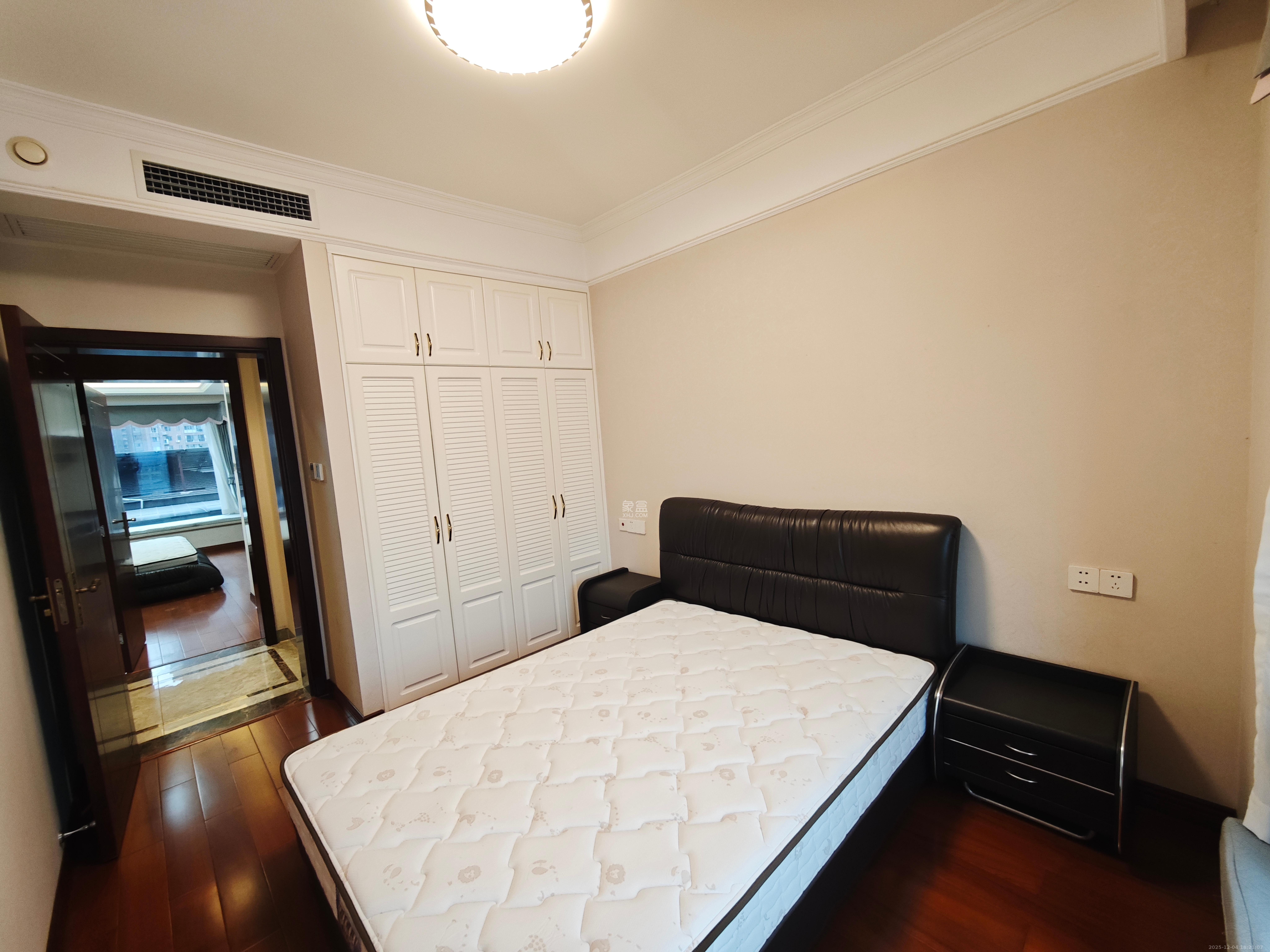 京武浪琴山一、二期 4室2厅2卫 12000.0元/月 京武浪琴山一、二期 4室2厅2卫 12000.0元/月室内图