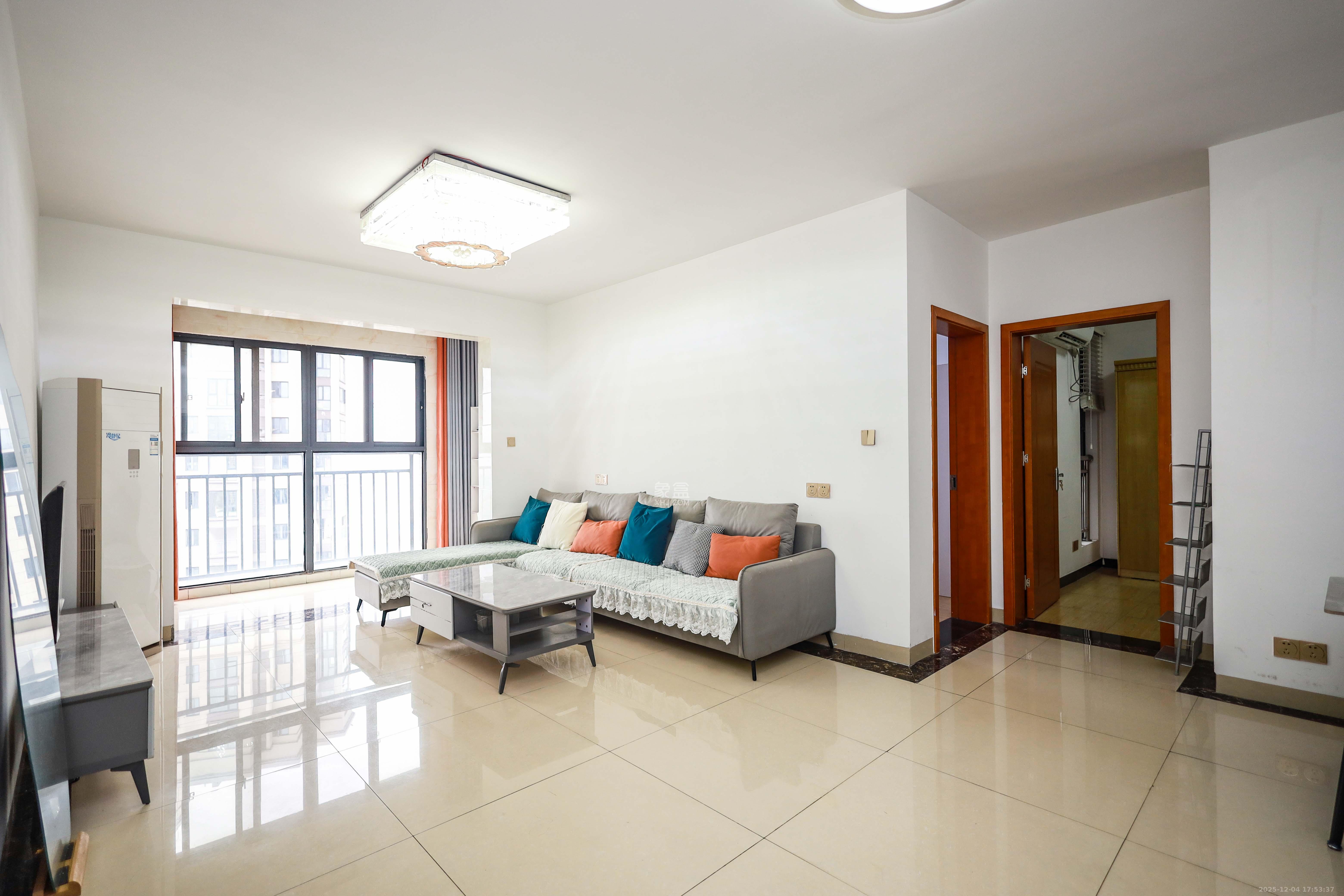 广泰锦苑  3室2厅1卫    88.0万客厅