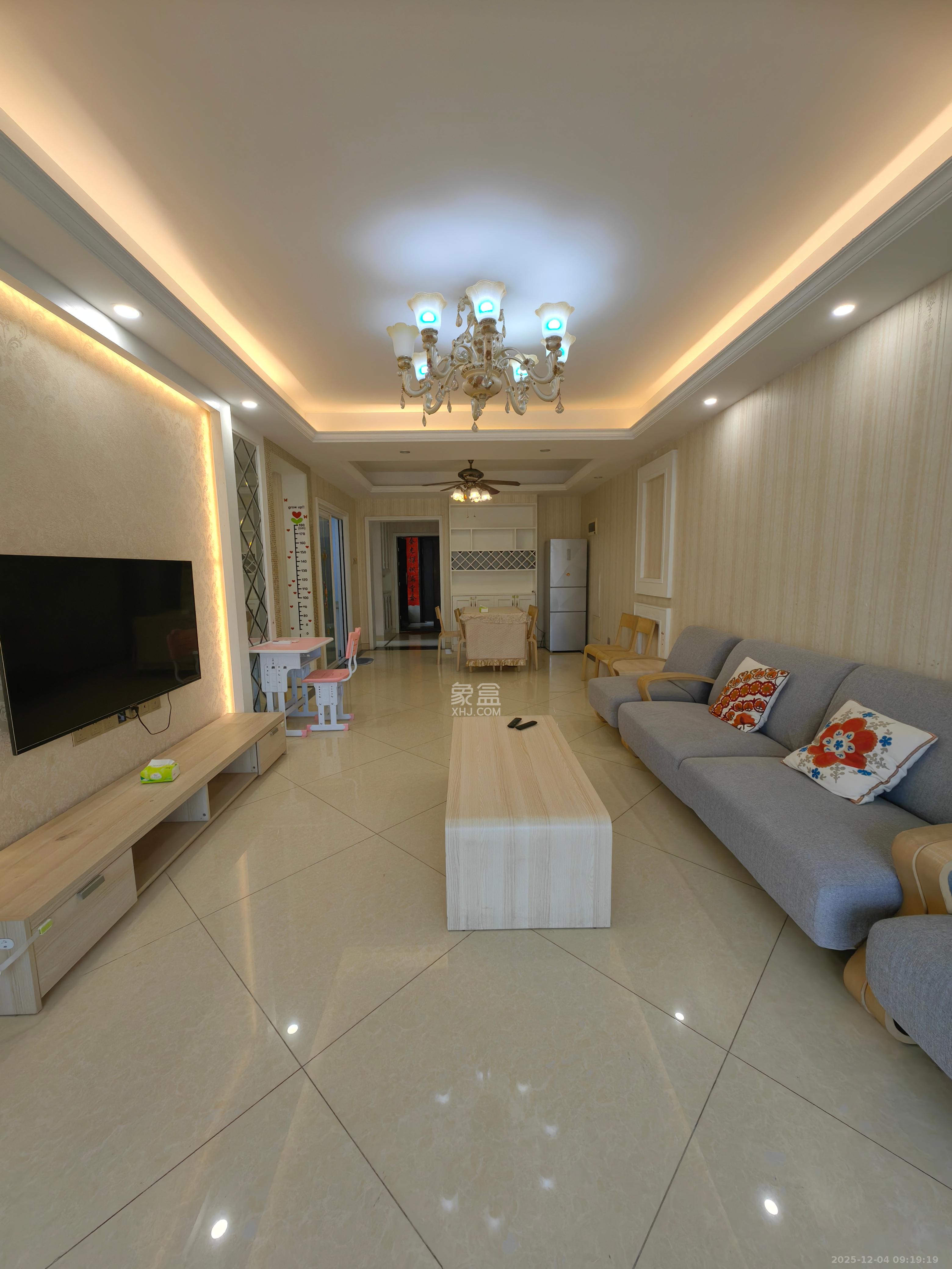 中建芙蓉嘉苑  3室2厅1卫    2500.0元/月