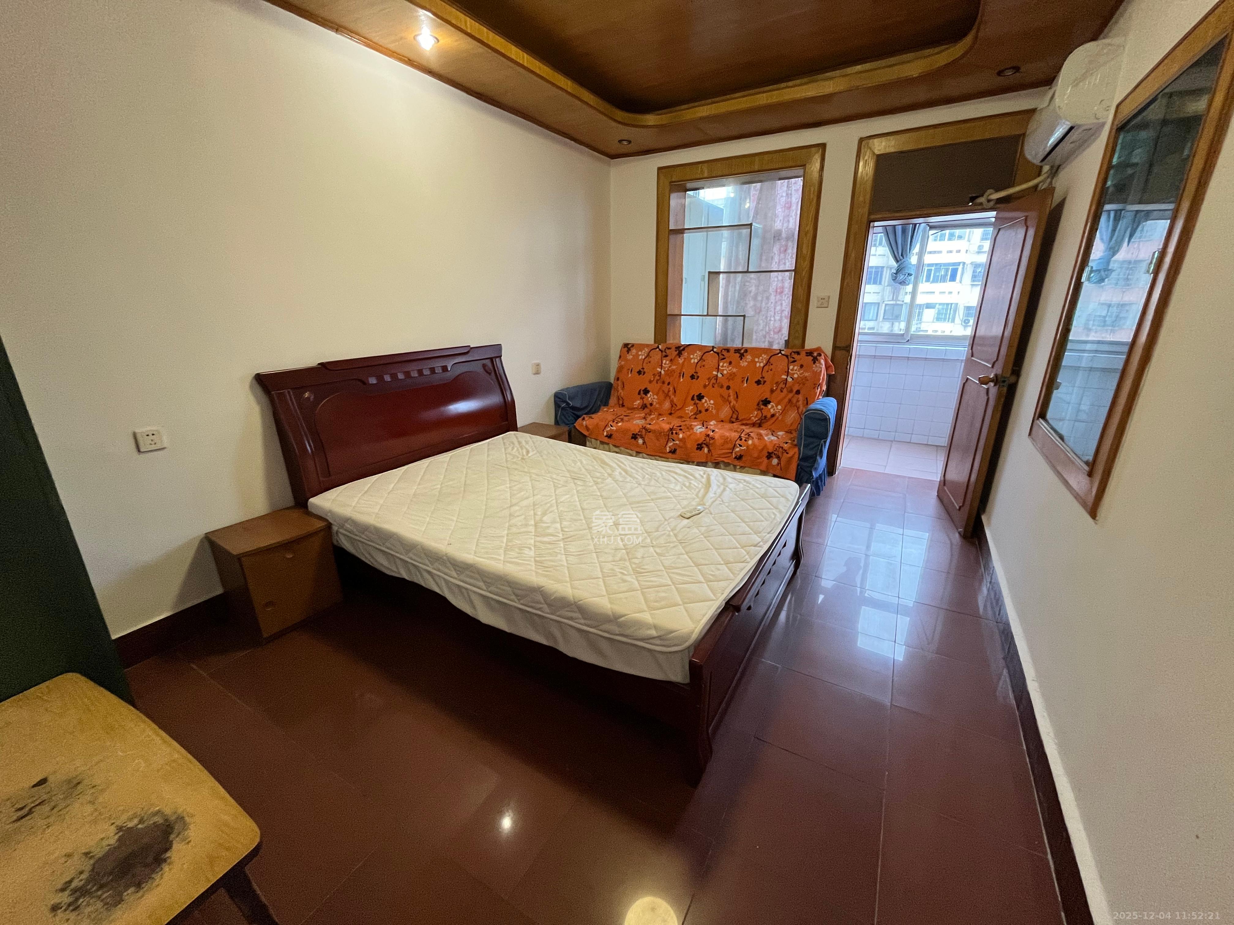 长岭水电八局宿舍 3室1厅1卫 1700.0元/月 长岭水电八局宿舍 3室1厅1卫 1700.0元/月室内图