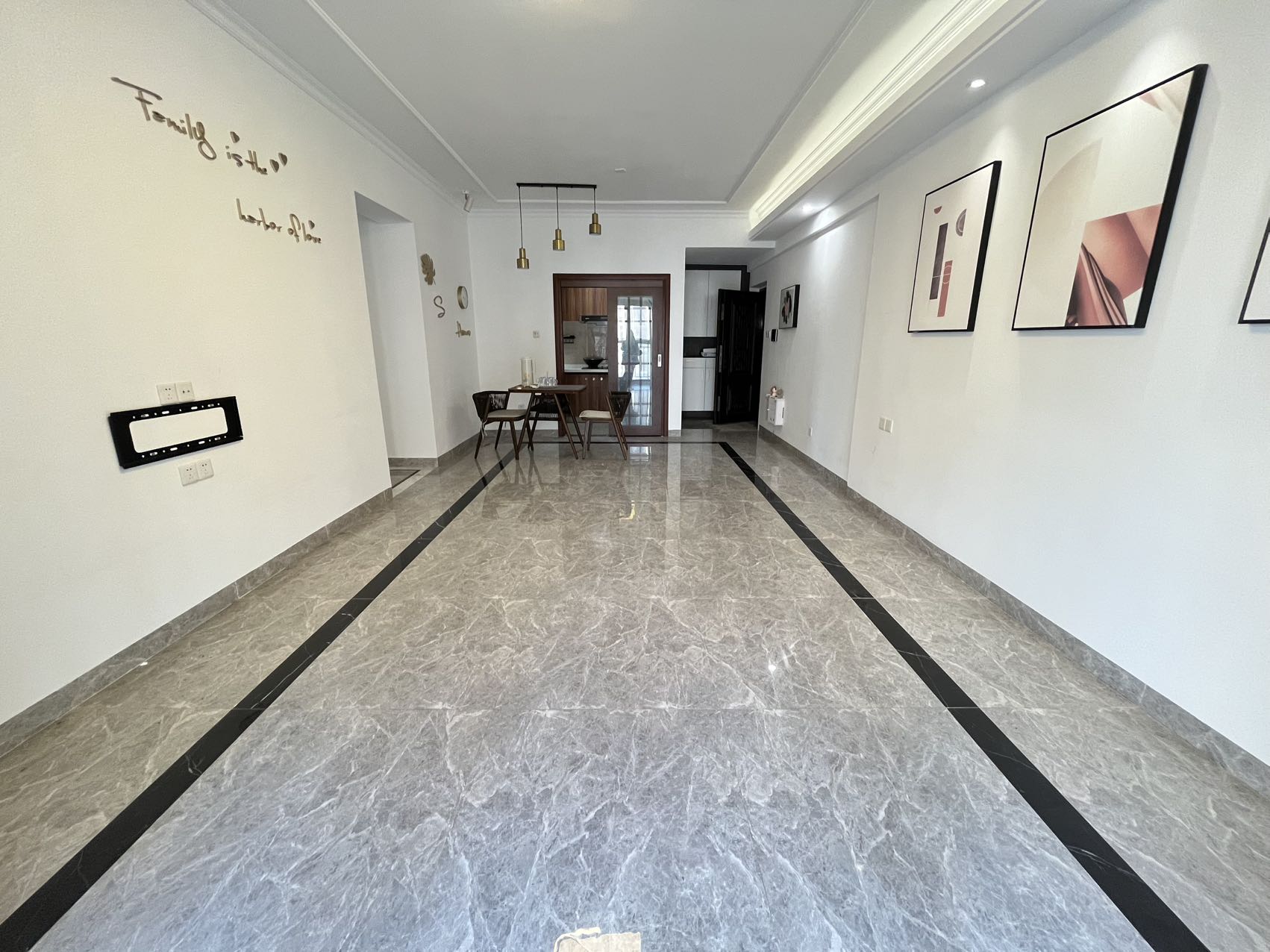 粤泰滨江花园 3室2厅2卫 2800.0元/月 粤泰滨江花园 3室2厅2卫 2800.0元/月室内图