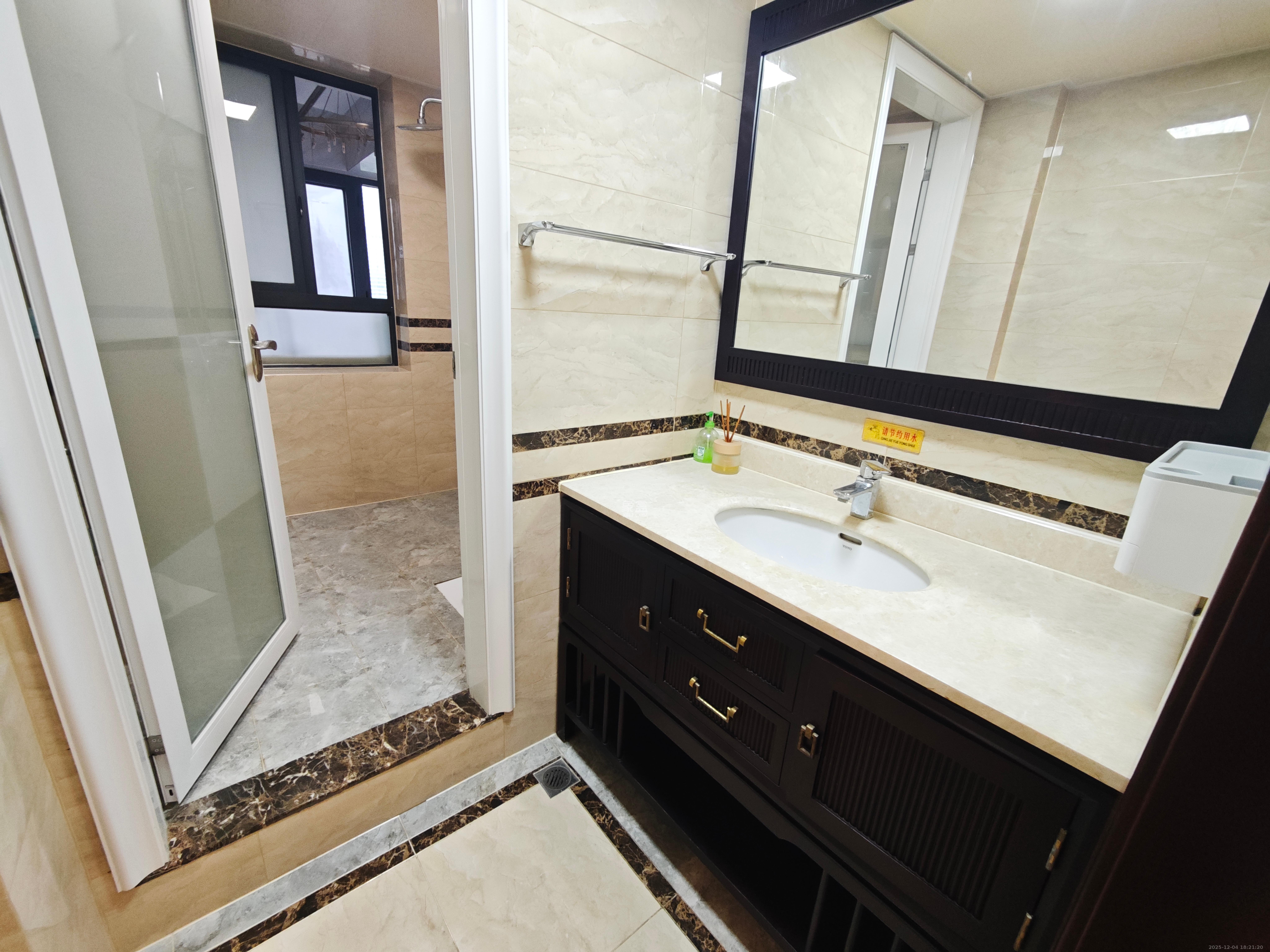 京武浪琴山一、二期  4室2厅2卫    12000.0元/月室内图