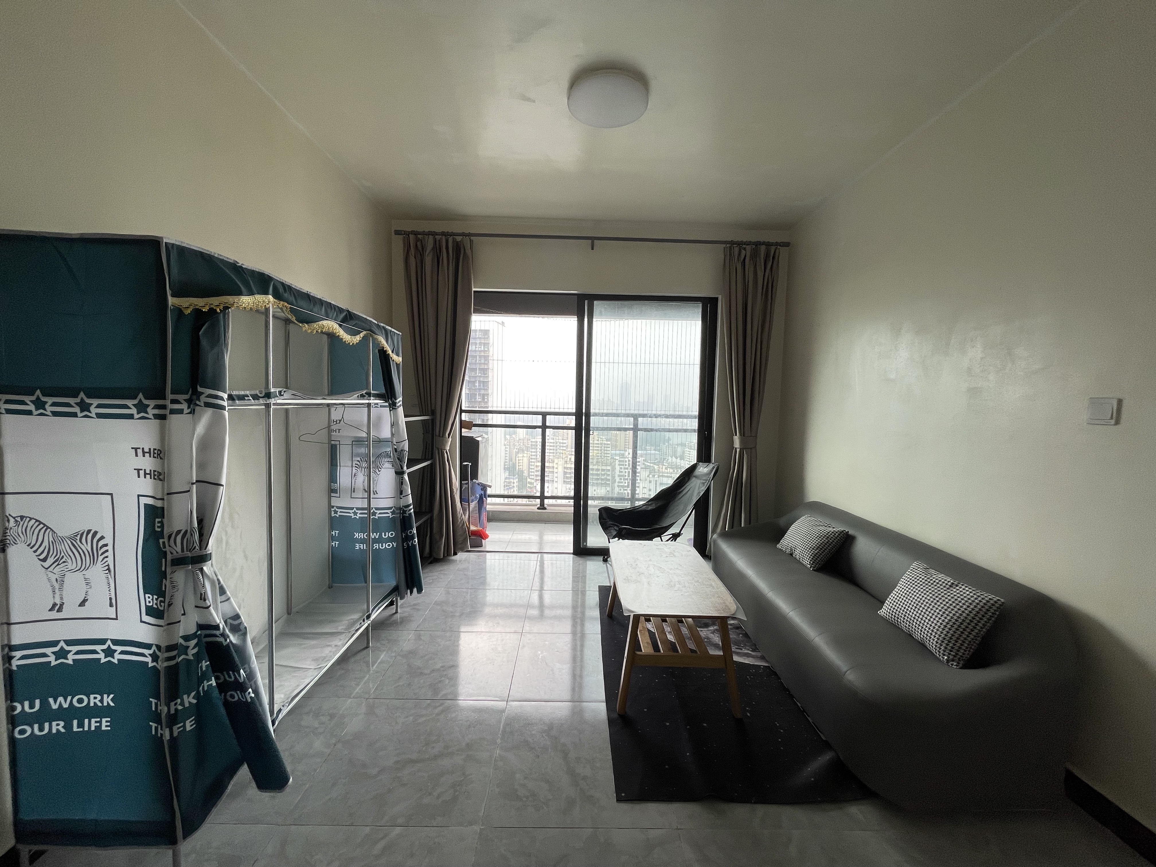 坡博家园四区  1室0厅0卫    2300.0元/月