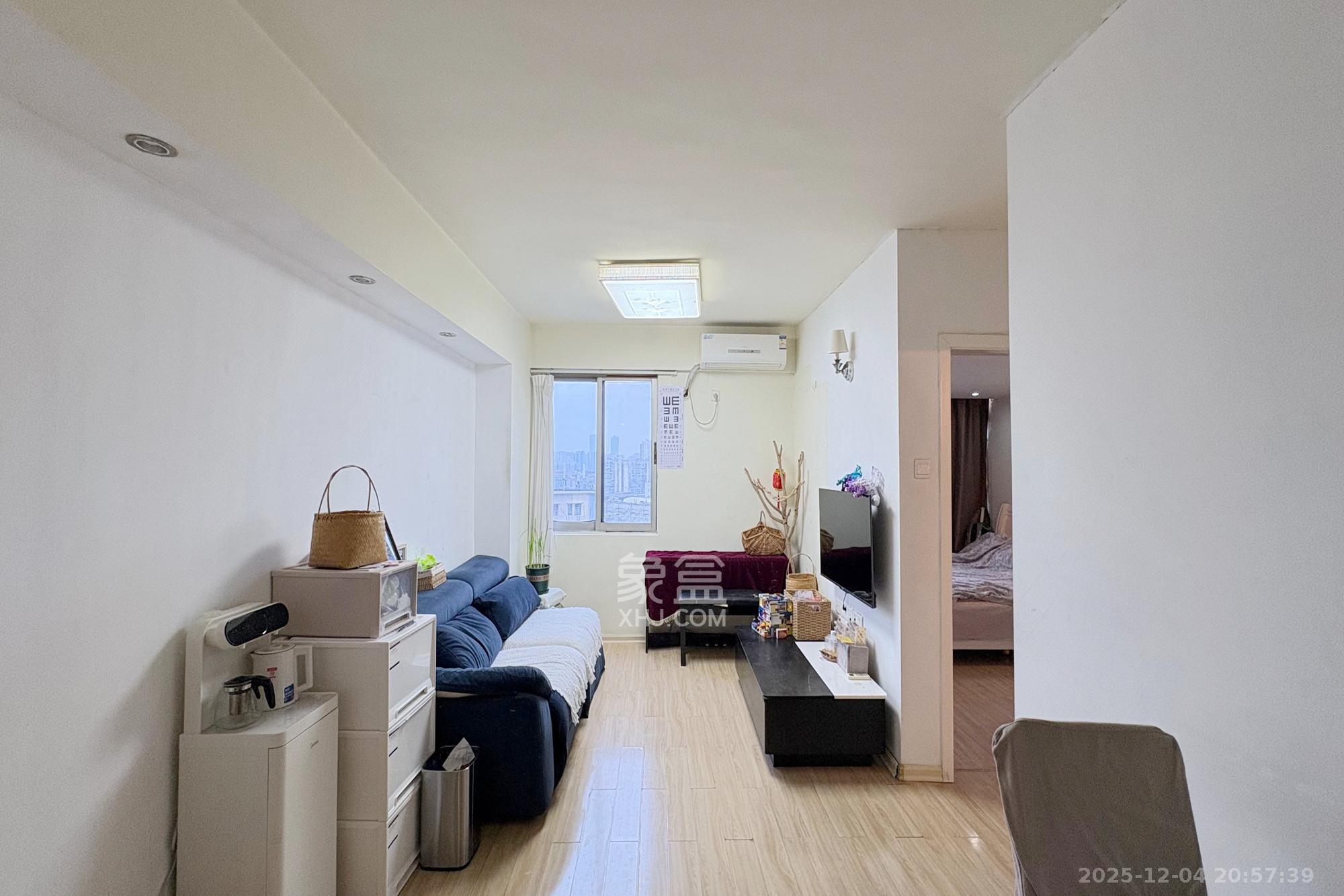 晓园大厦  3室1厅1卫    74.99万客厅