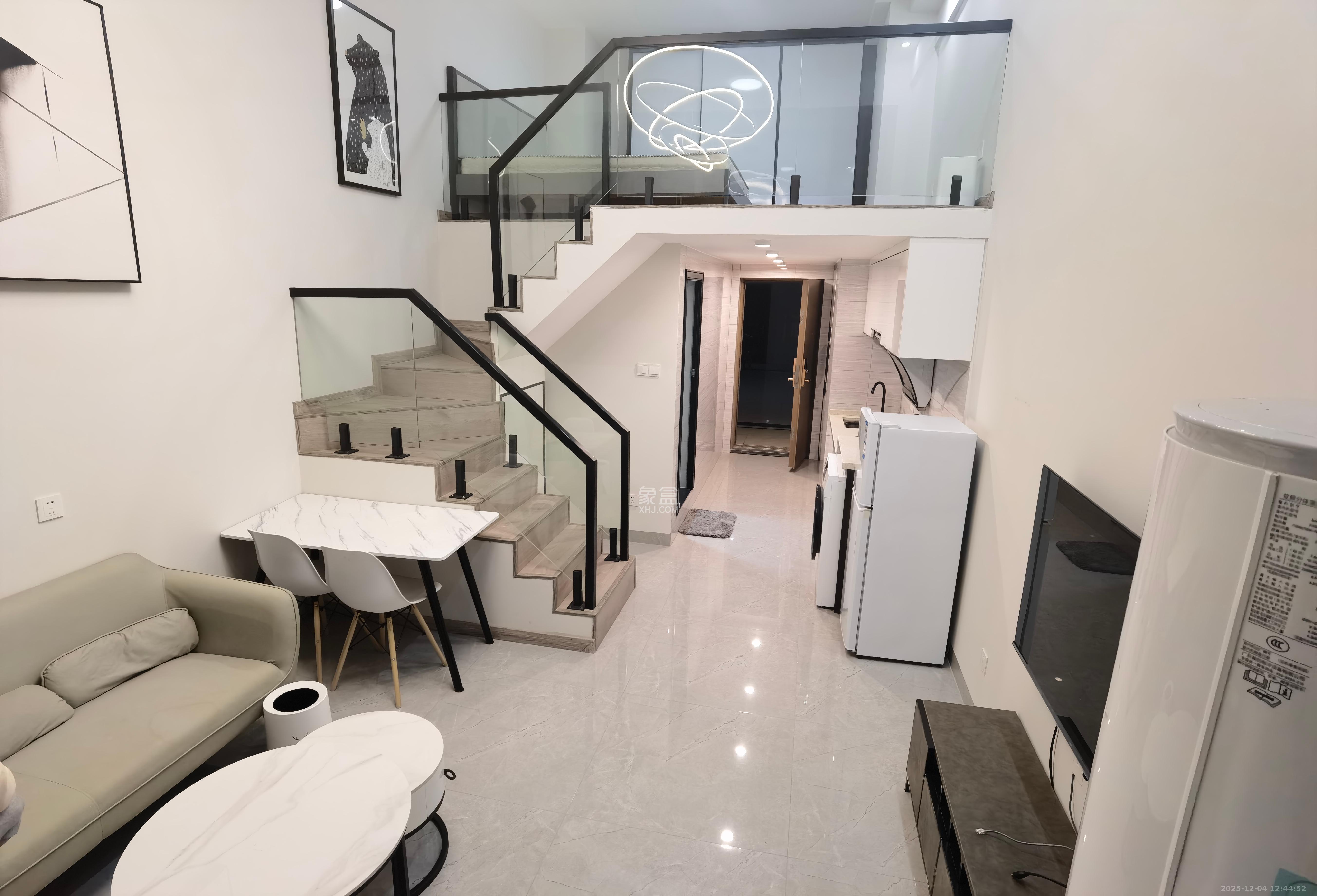 中交广场公寓  1室1厅1卫    2200.0元/月