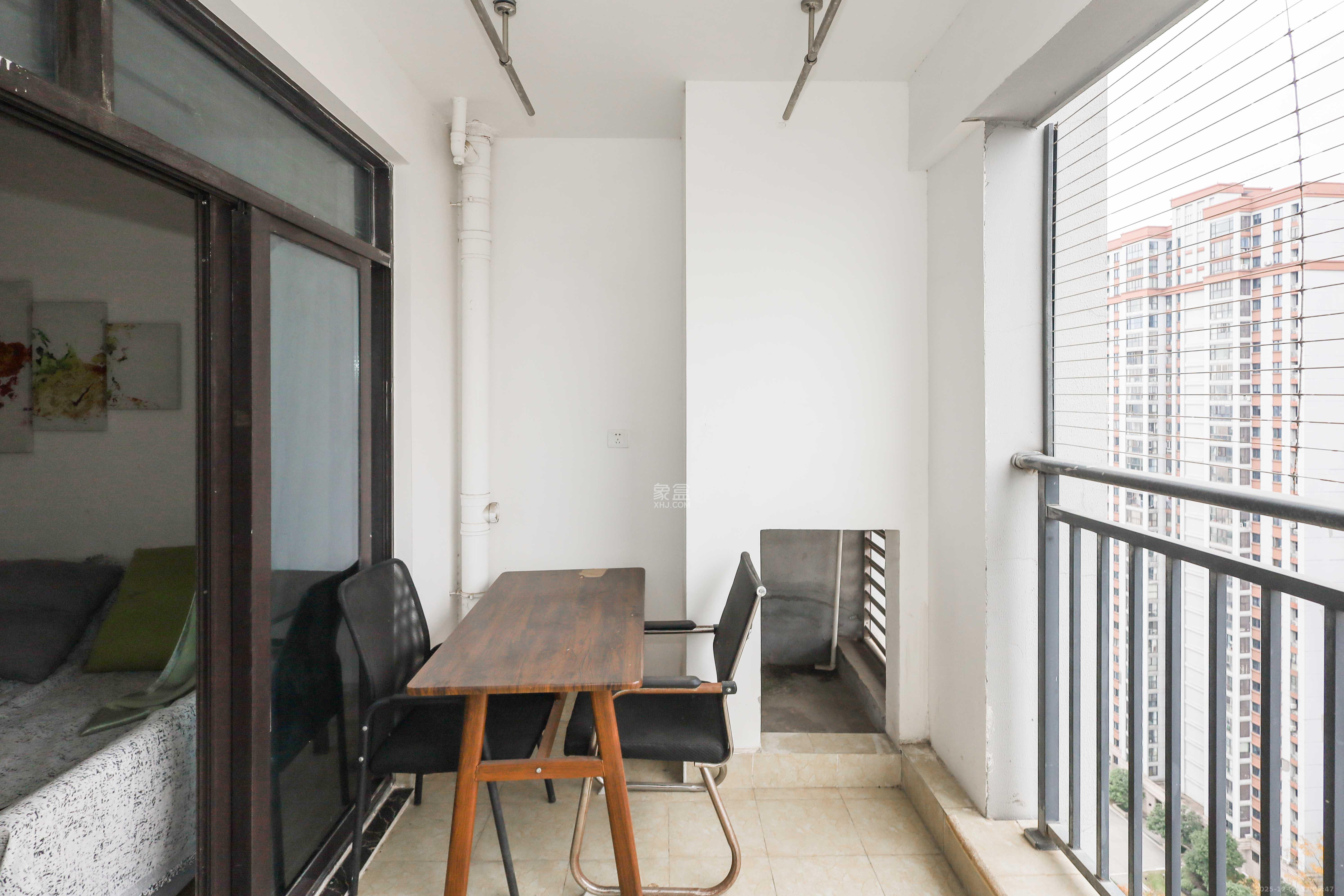 今时艺苑  3室2厅1卫    90.0万阳台