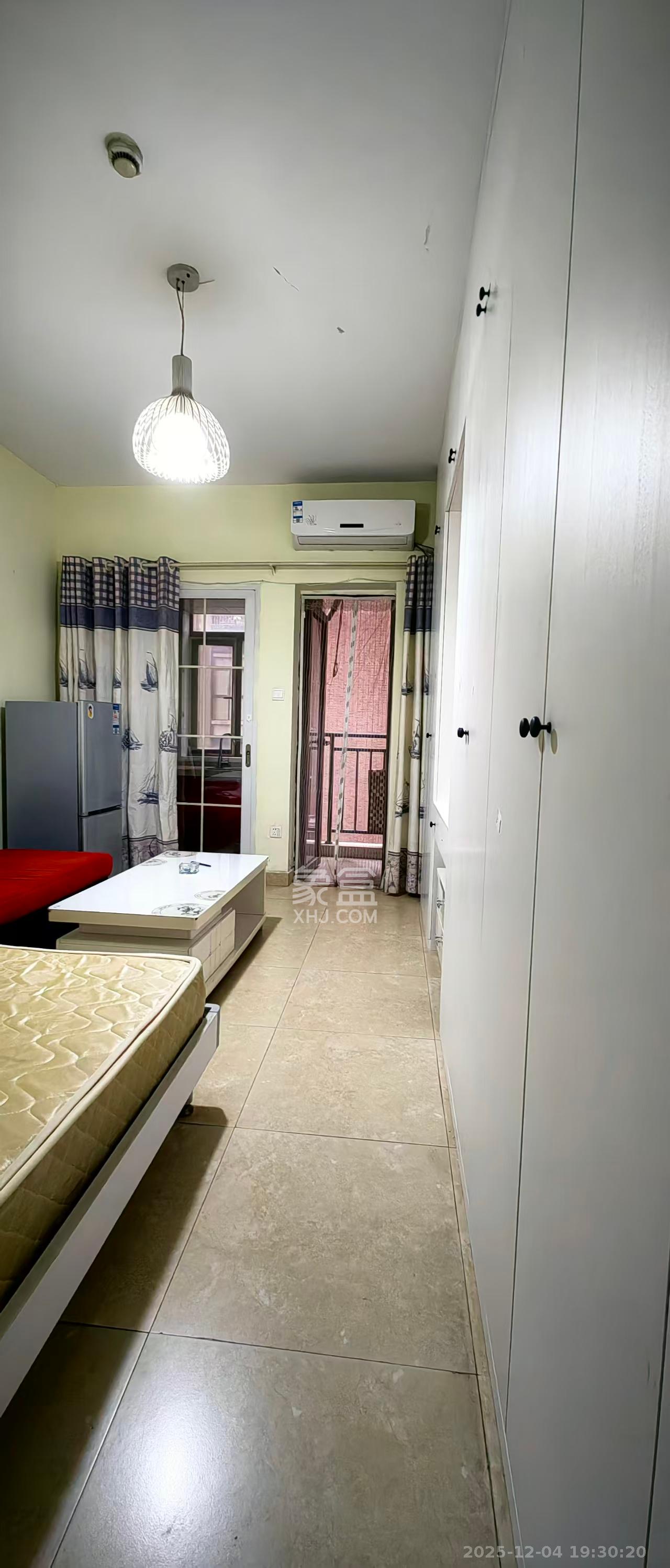 水岸世景  1室1厅1卫    1000.0元/月