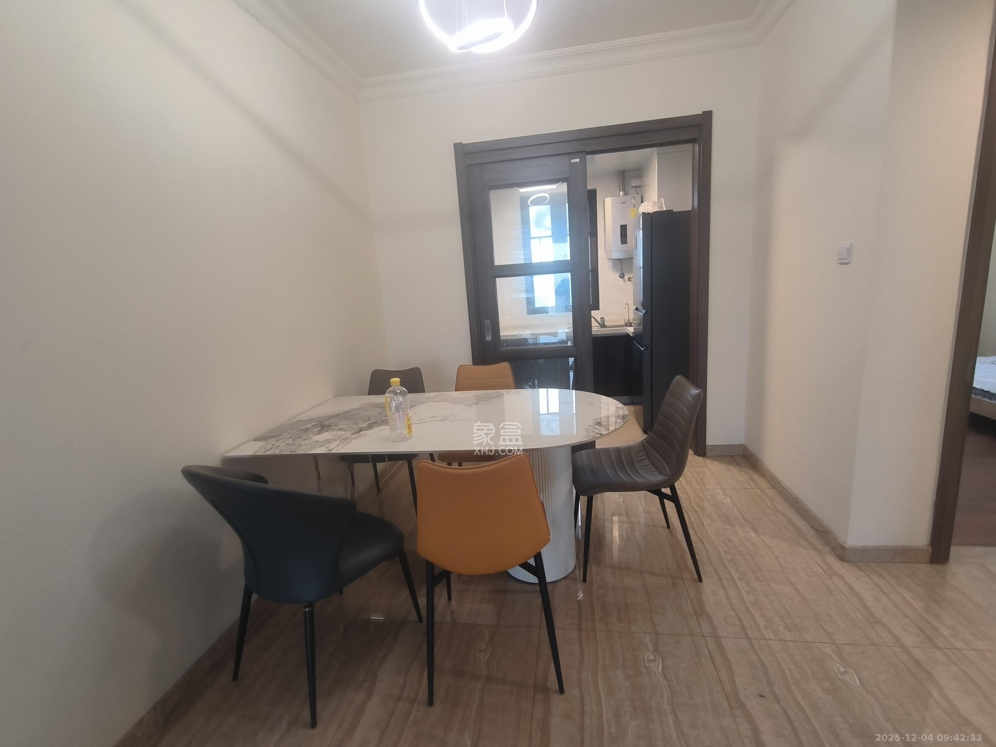 碧桂园翘楚棠  3室2厅2卫    2500.0元/月室内图