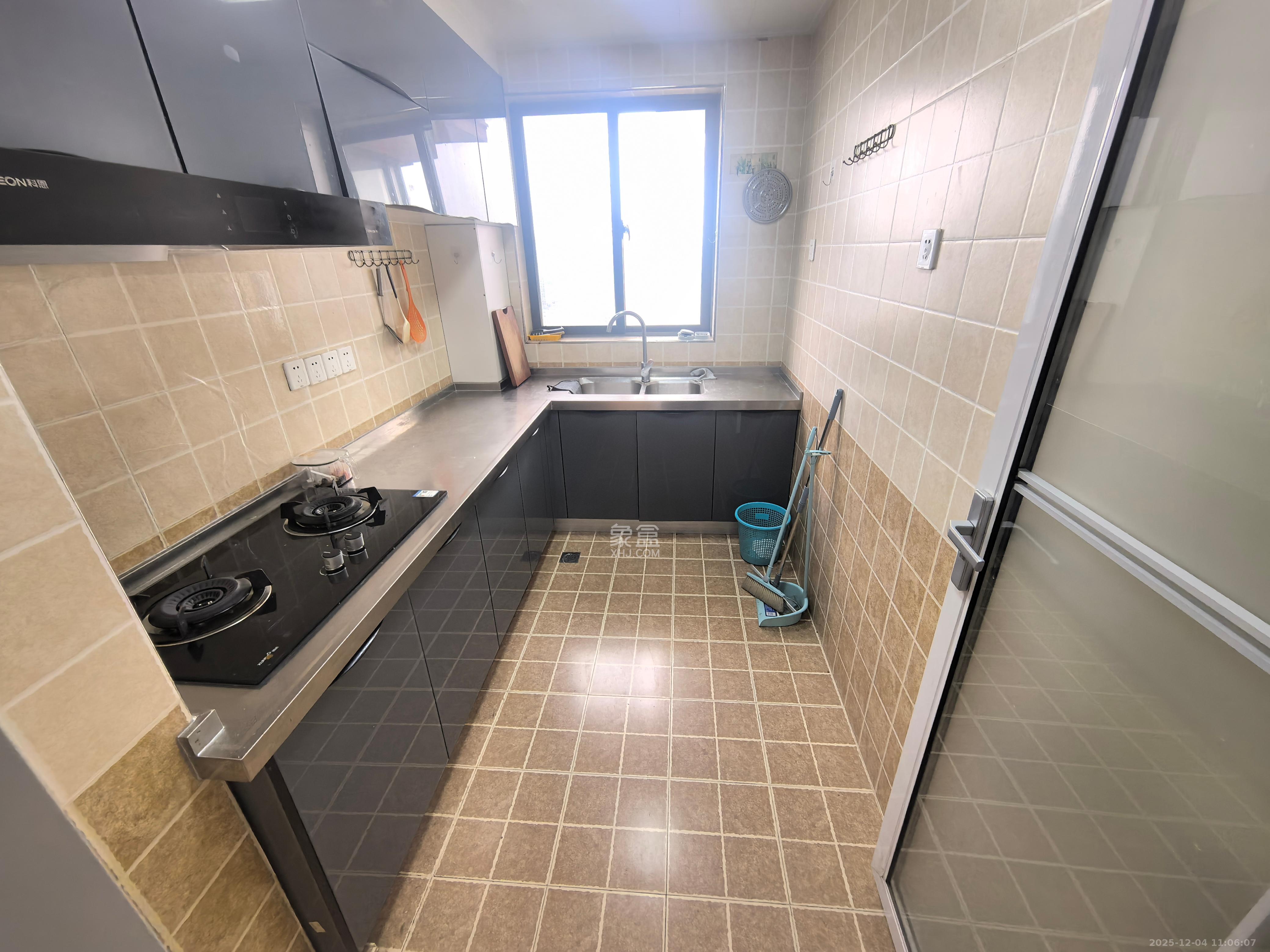 上海城小区 3室1厅1卫 2100.0元/月 上海城小区 3室1厅1卫 2100.0元/月室内图