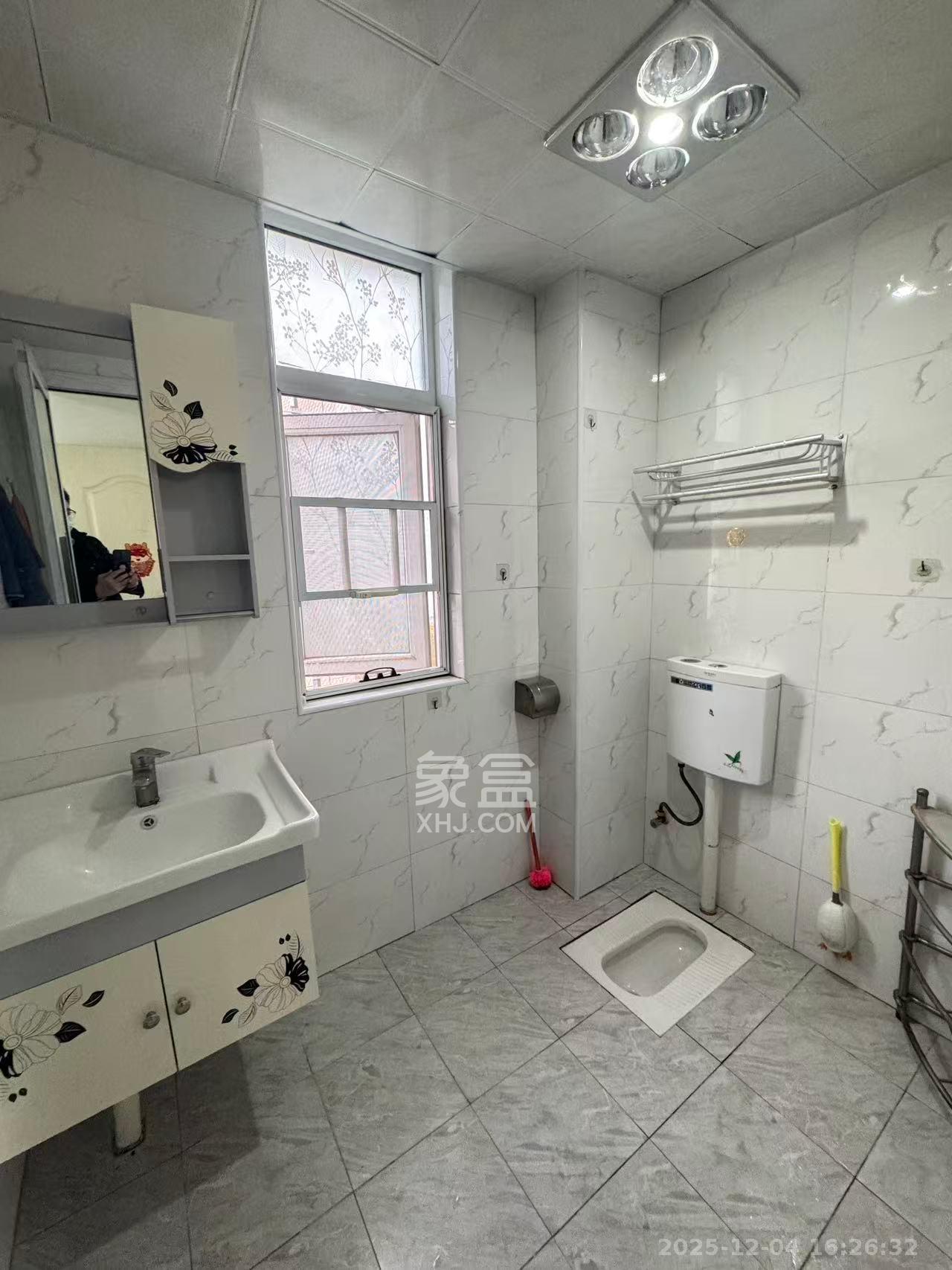 和悦城(蟠龙景苑)  3室2厅1卫    2000.0元/月室内图