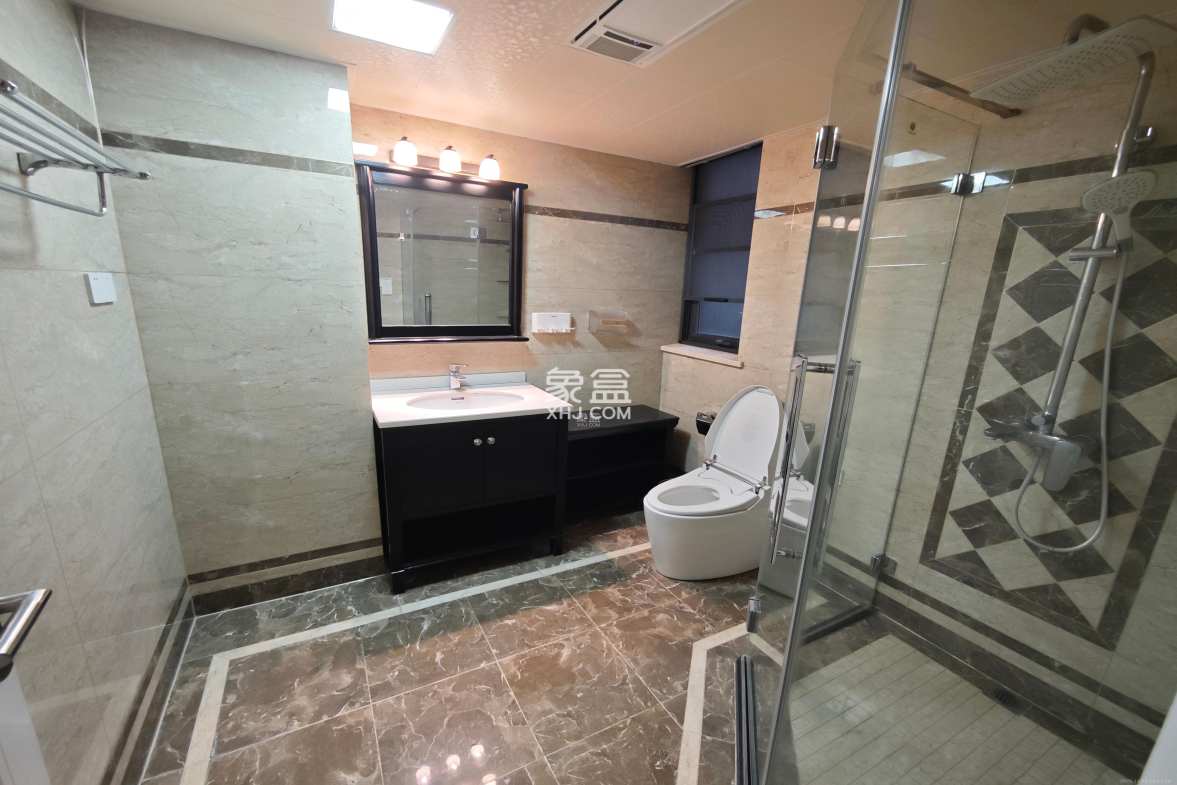 京武浪琴山一、二期 4室2厅2卫 12000.0元/月 京武浪琴山一、二期 4室2厅2卫 12000.0元/月室内图