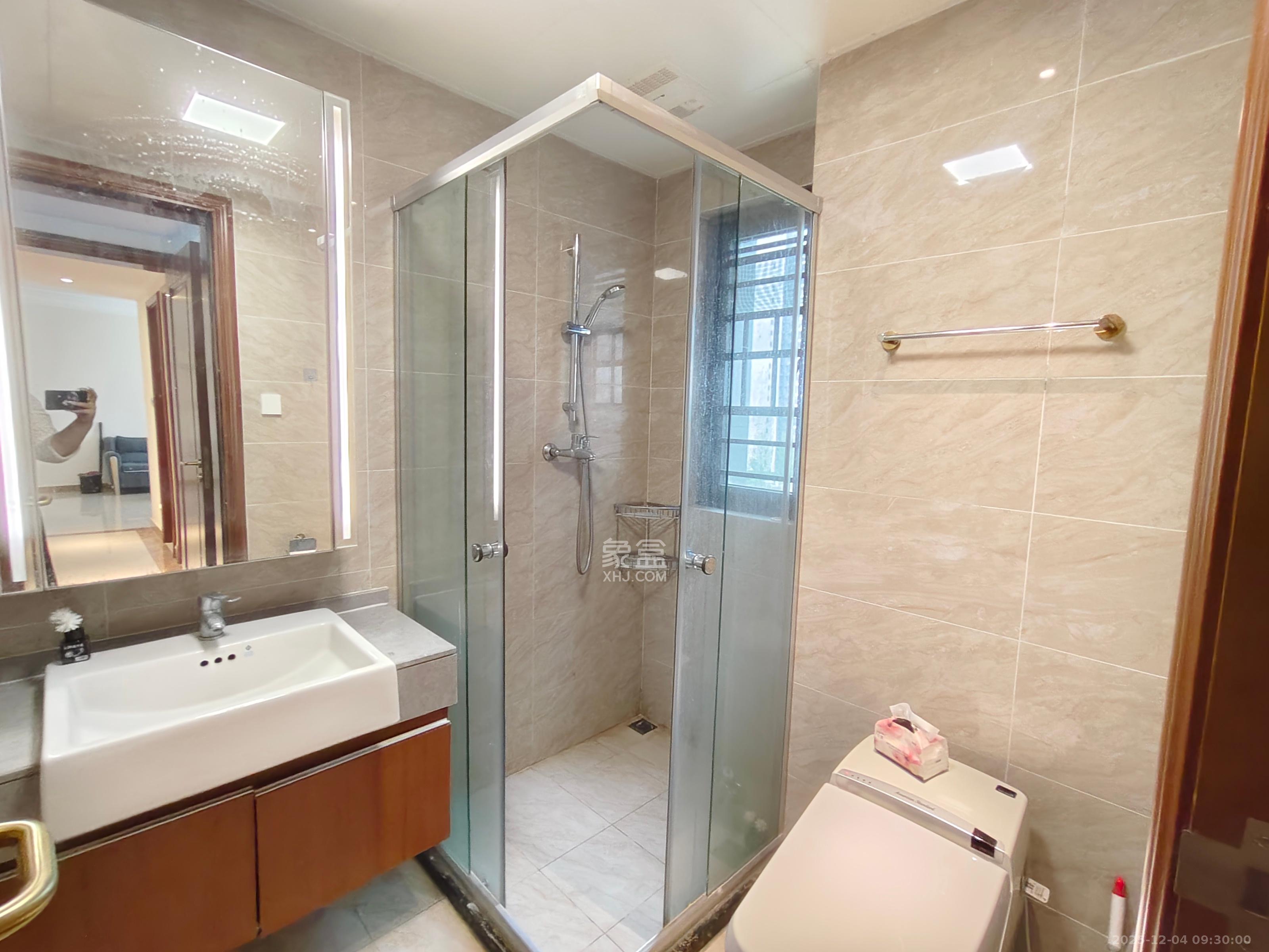 恒大文化旅游城A区 3室2厅2卫 1800.0元/月 恒大文化旅游城A区 3室2厅2卫 1800.0元/月室内图