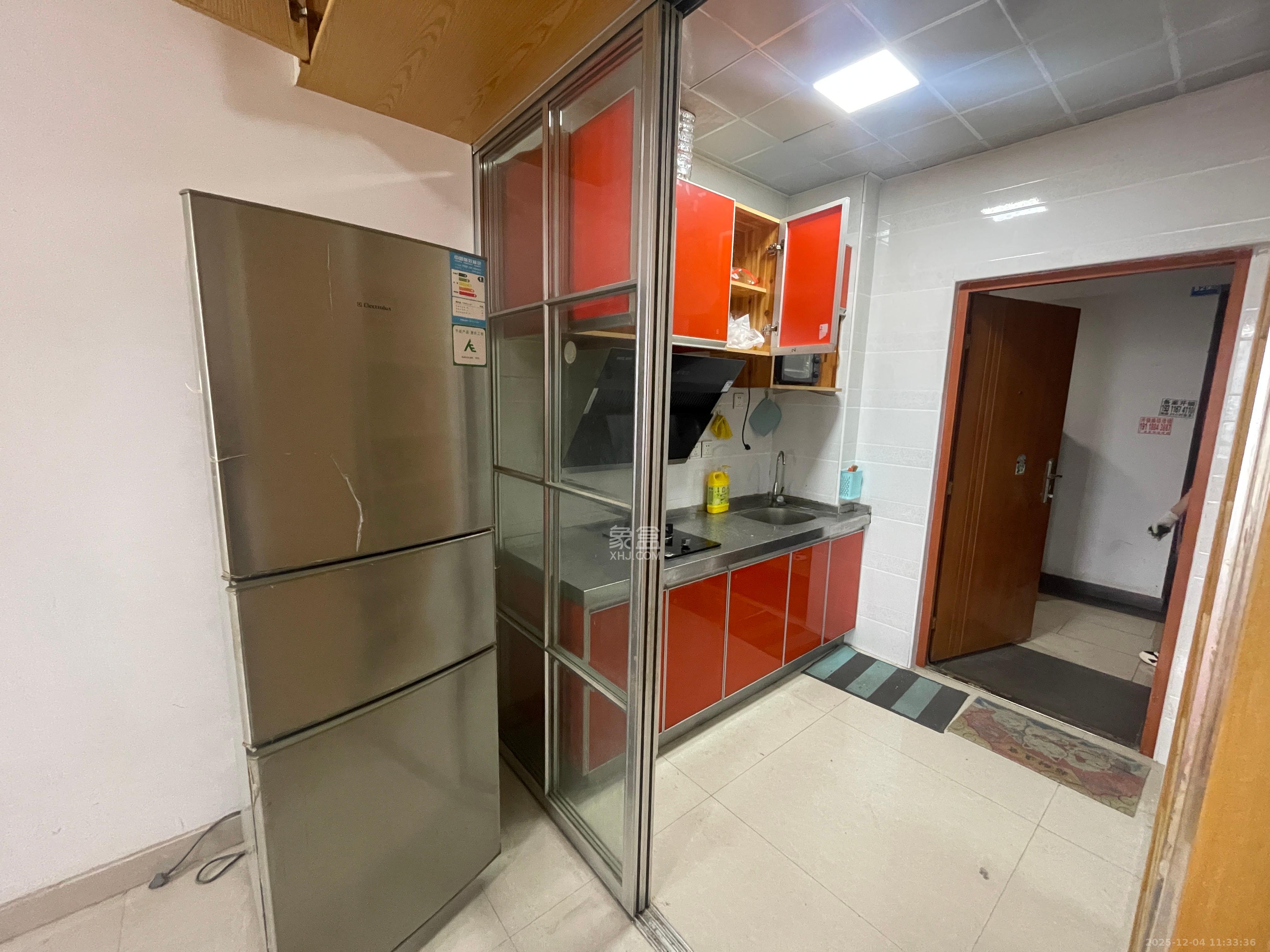 长房时代城  1室1厅1卫    1300.0元/月