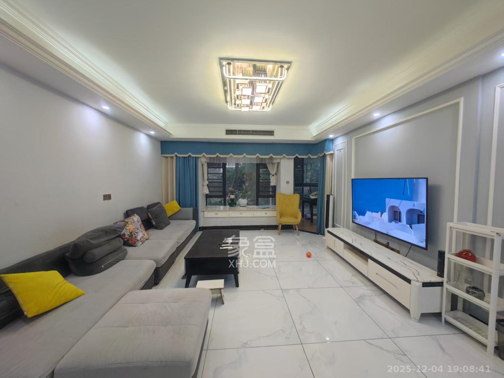 蓝山郡  4室2厅2卫    3200.0元/月