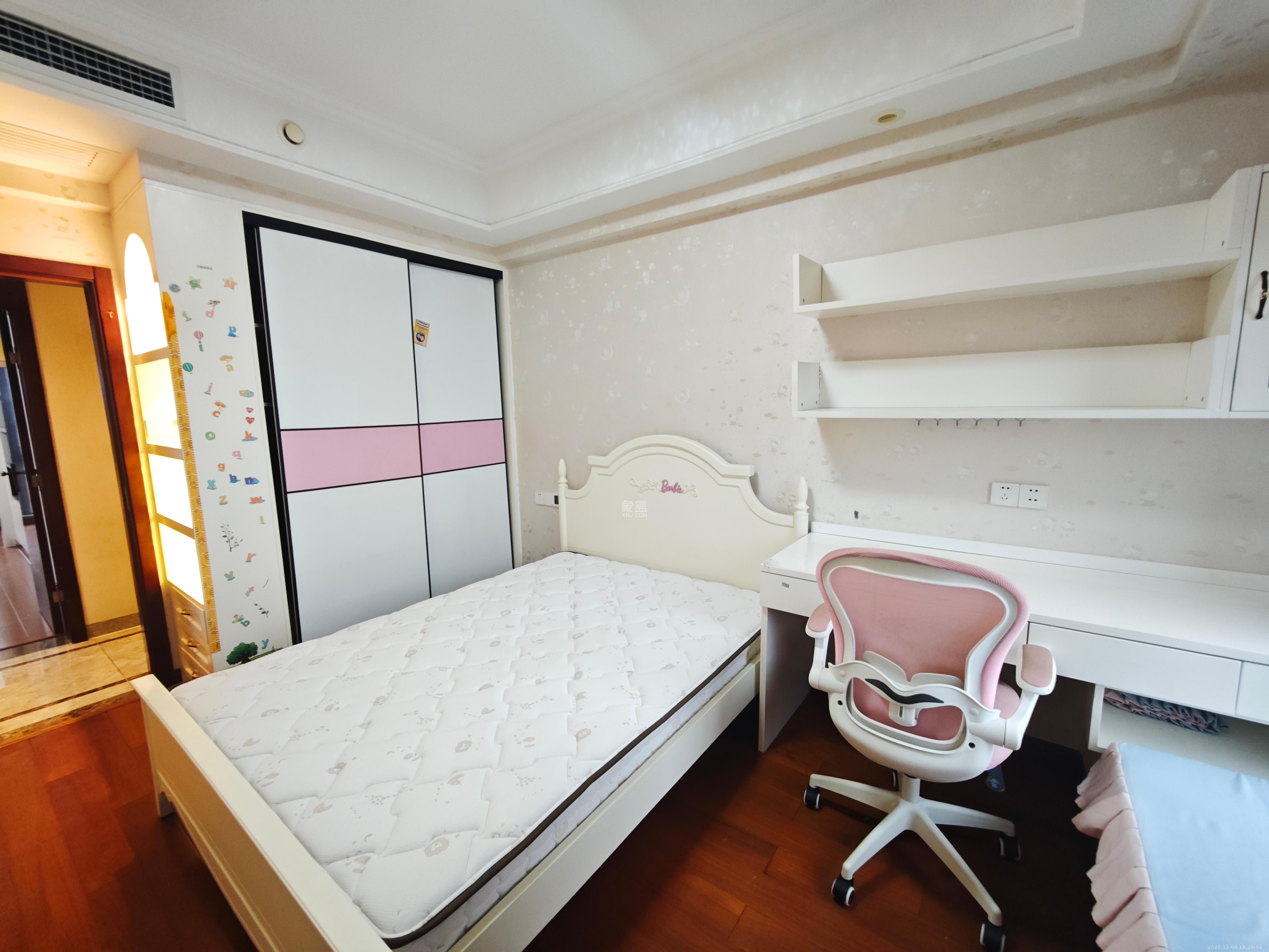 京武浪琴山一、二期  4室2厅2卫    12000.0元/月室内图