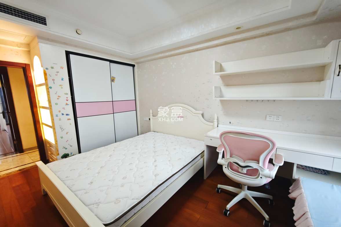 京武浪琴山一、二期 4室2厅2卫 12000.0元/月 京武浪琴山一、二期 4室2厅2卫 12000.0元/月室内图