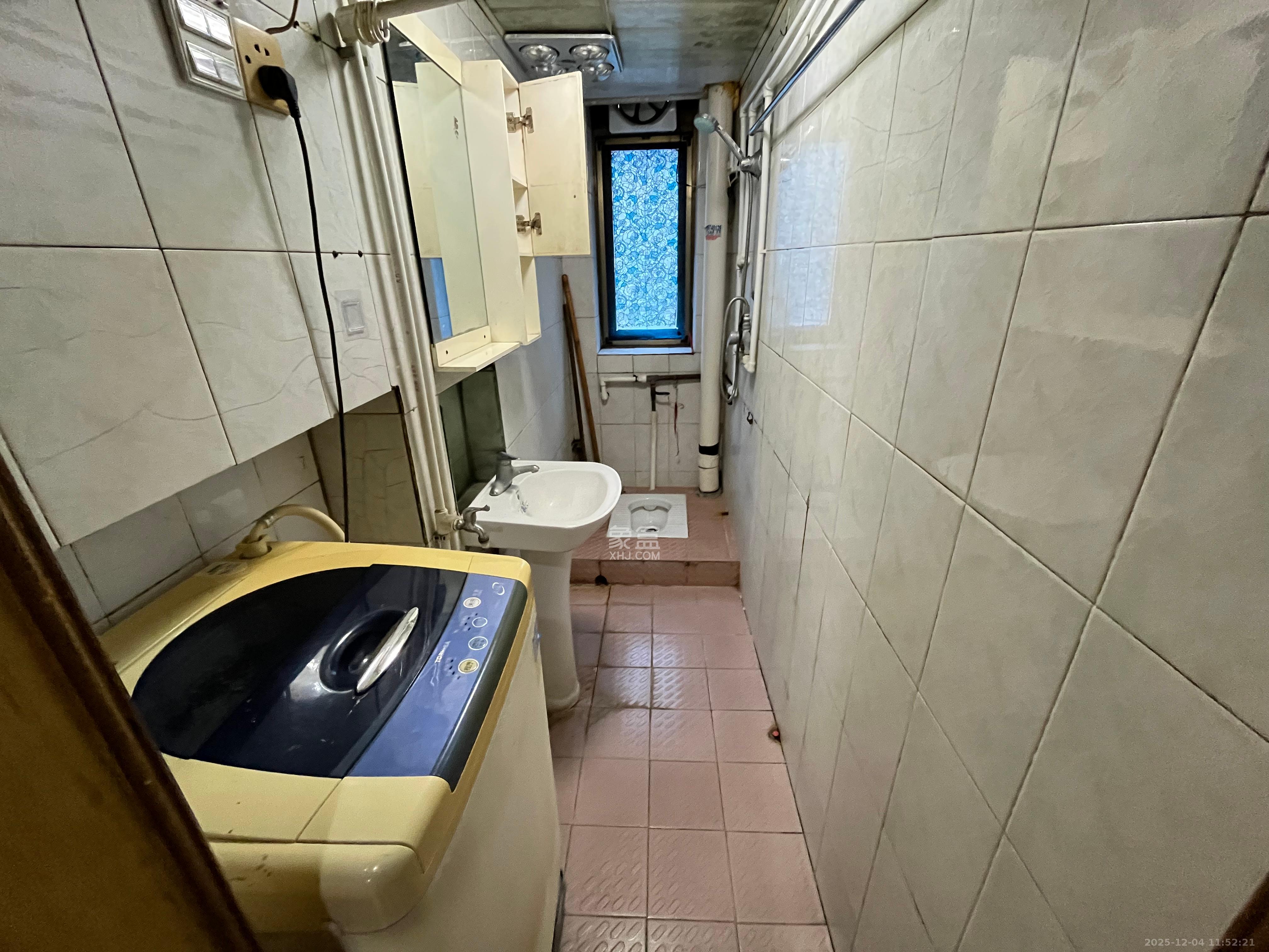 长岭水电八局宿舍 3室1厅1卫 1700.0元/月 长岭水电八局宿舍 3室1厅1卫 1700.0元/月室内图