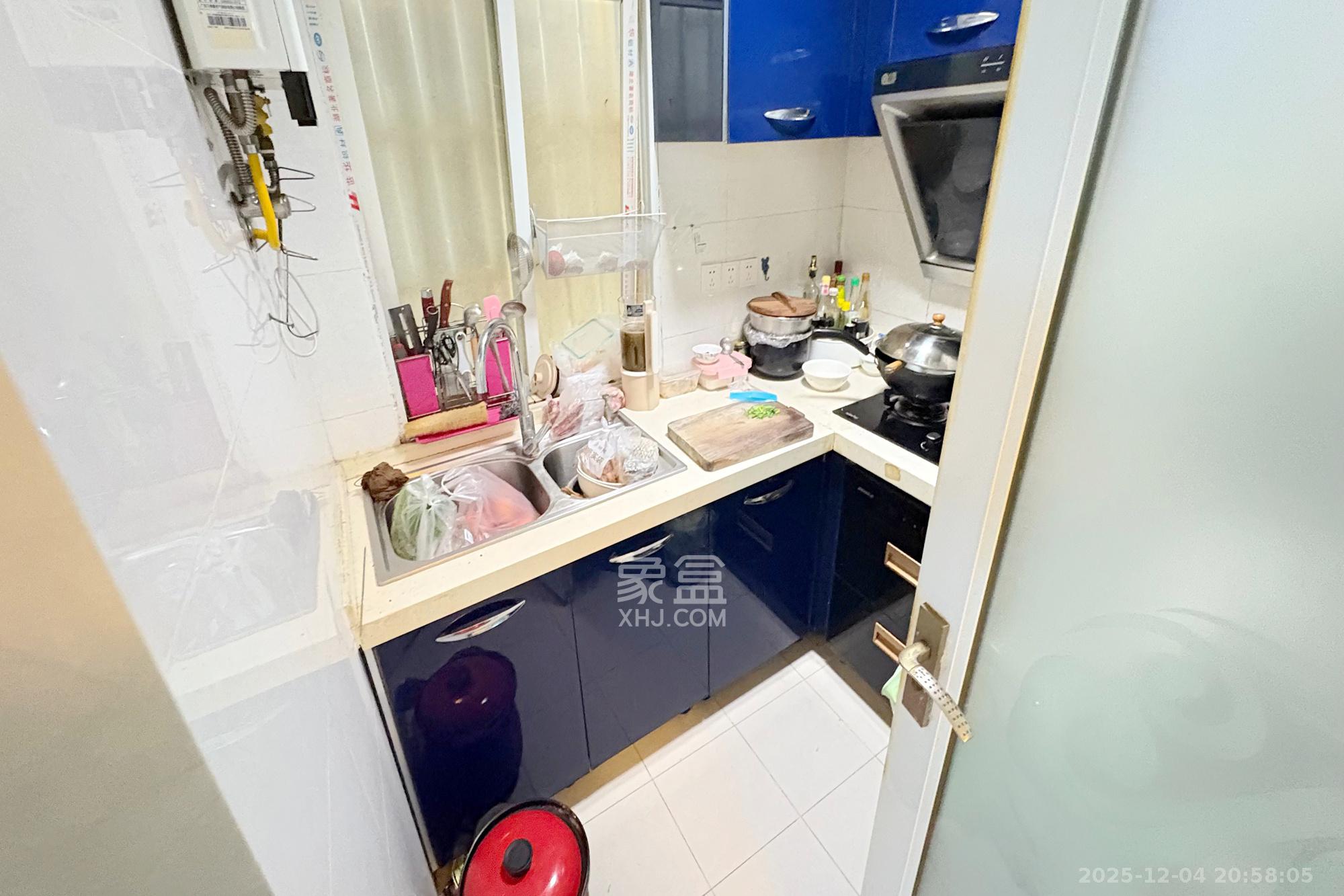 晓园大厦 3室1厅1卫 74.99万 晓园大厦 3室1厅1卫 74.99万厨房