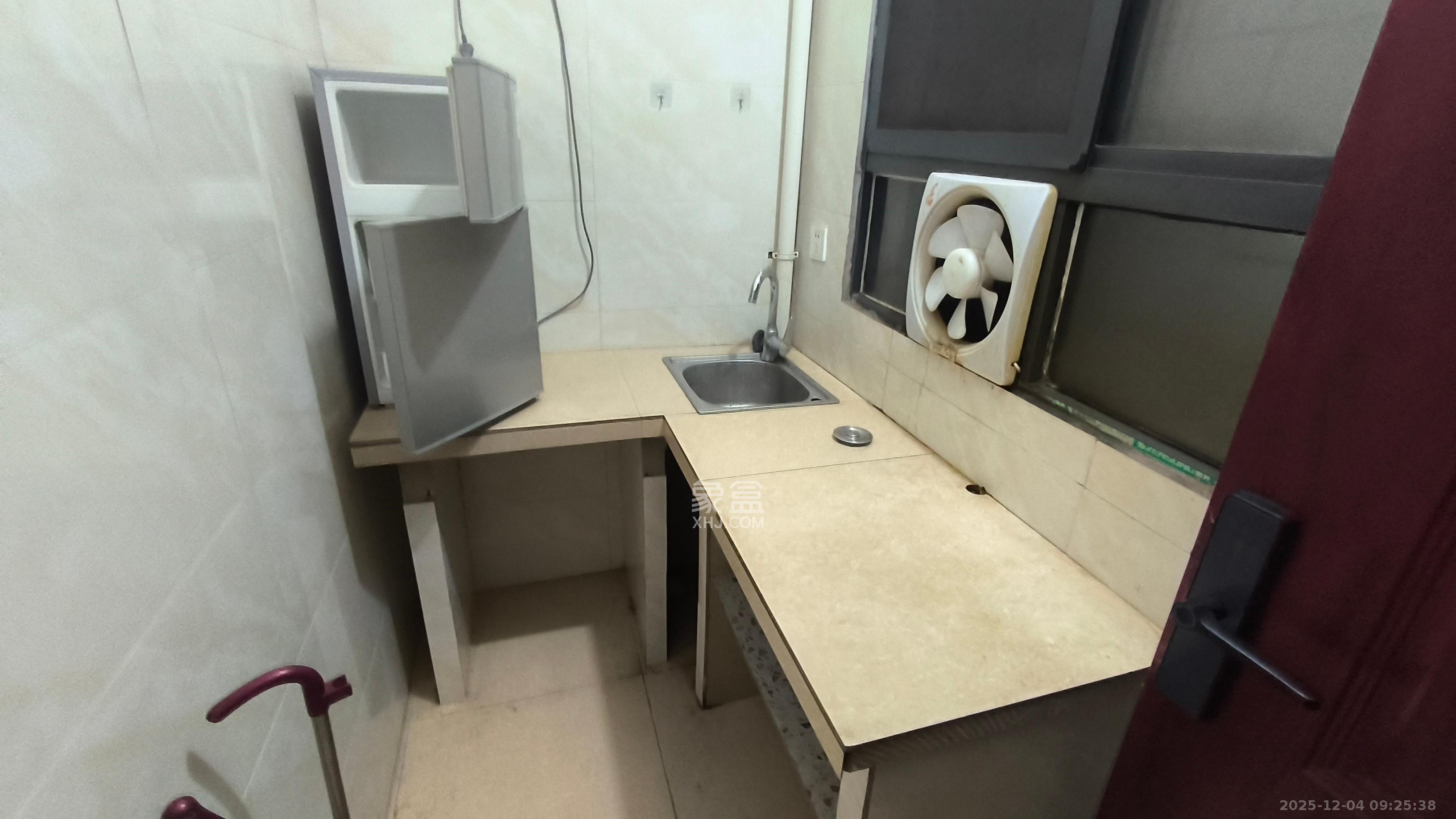 上碧湘街散盘  1室0厅1卫    800.0元/月