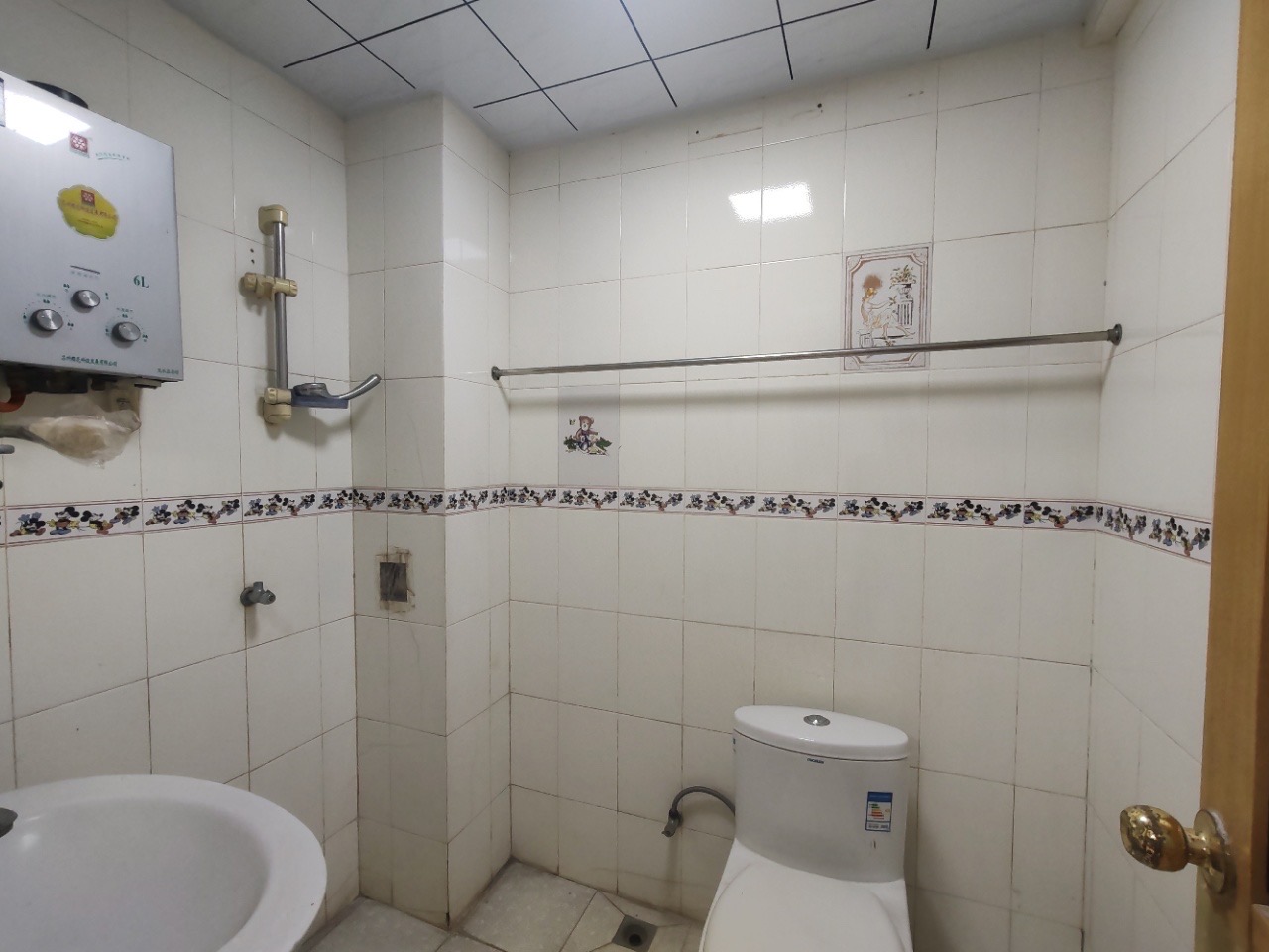 京江花园  3室2厅2卫    128.0万客厅