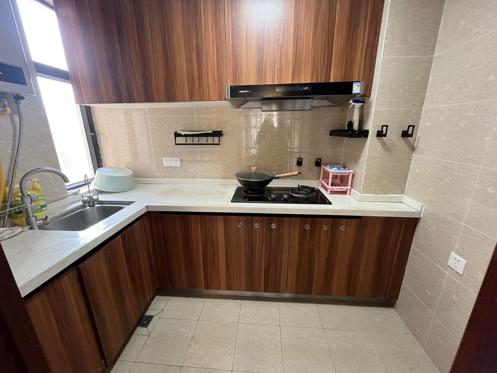 粤泰滨江花园 3室2厅2卫 2800.0元/月 粤泰滨江花园 3室2厅2卫 2800.0元/月室内图