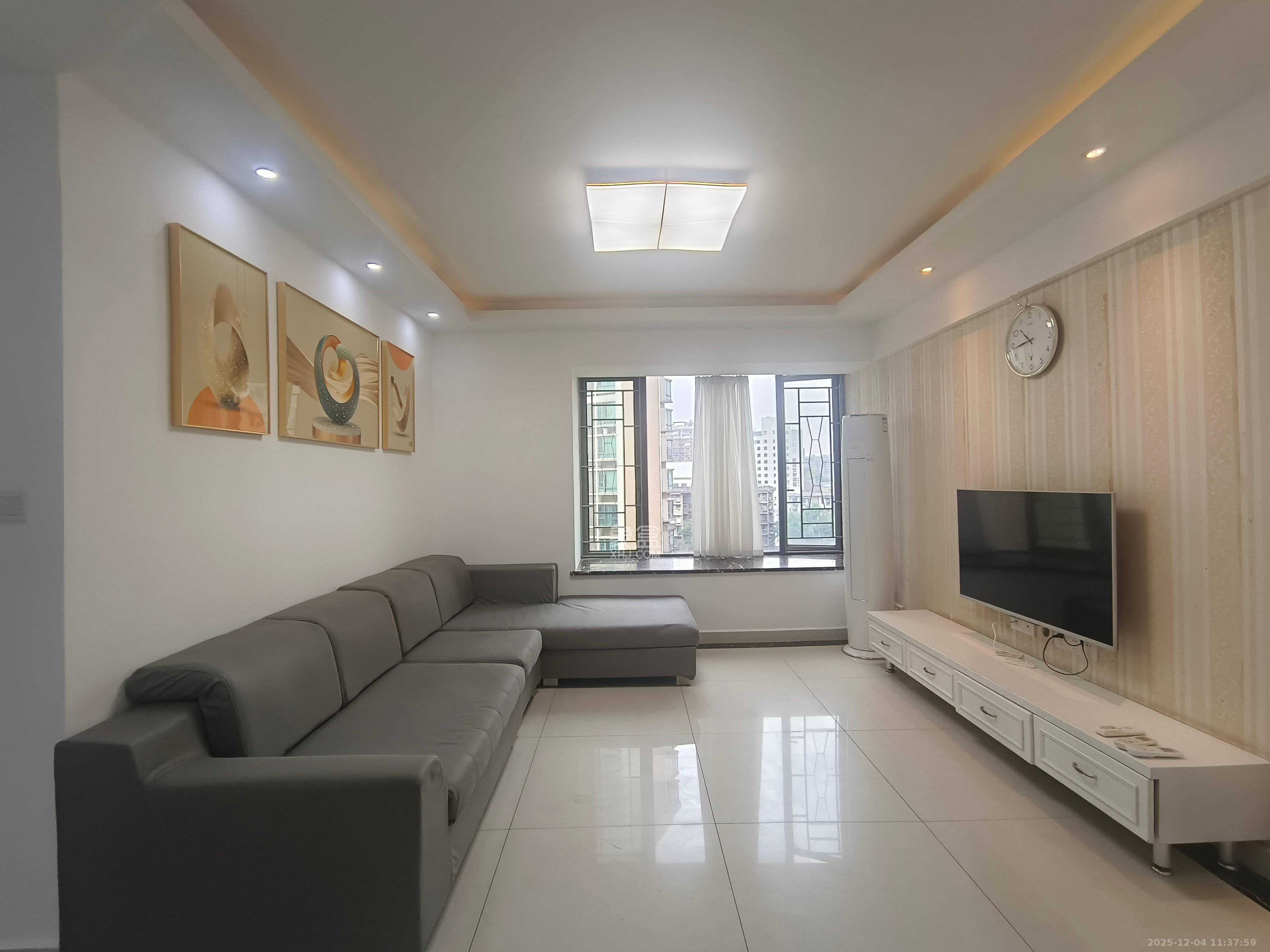 新城新世界一二三期  2室2厅1卫    2500.0元/月