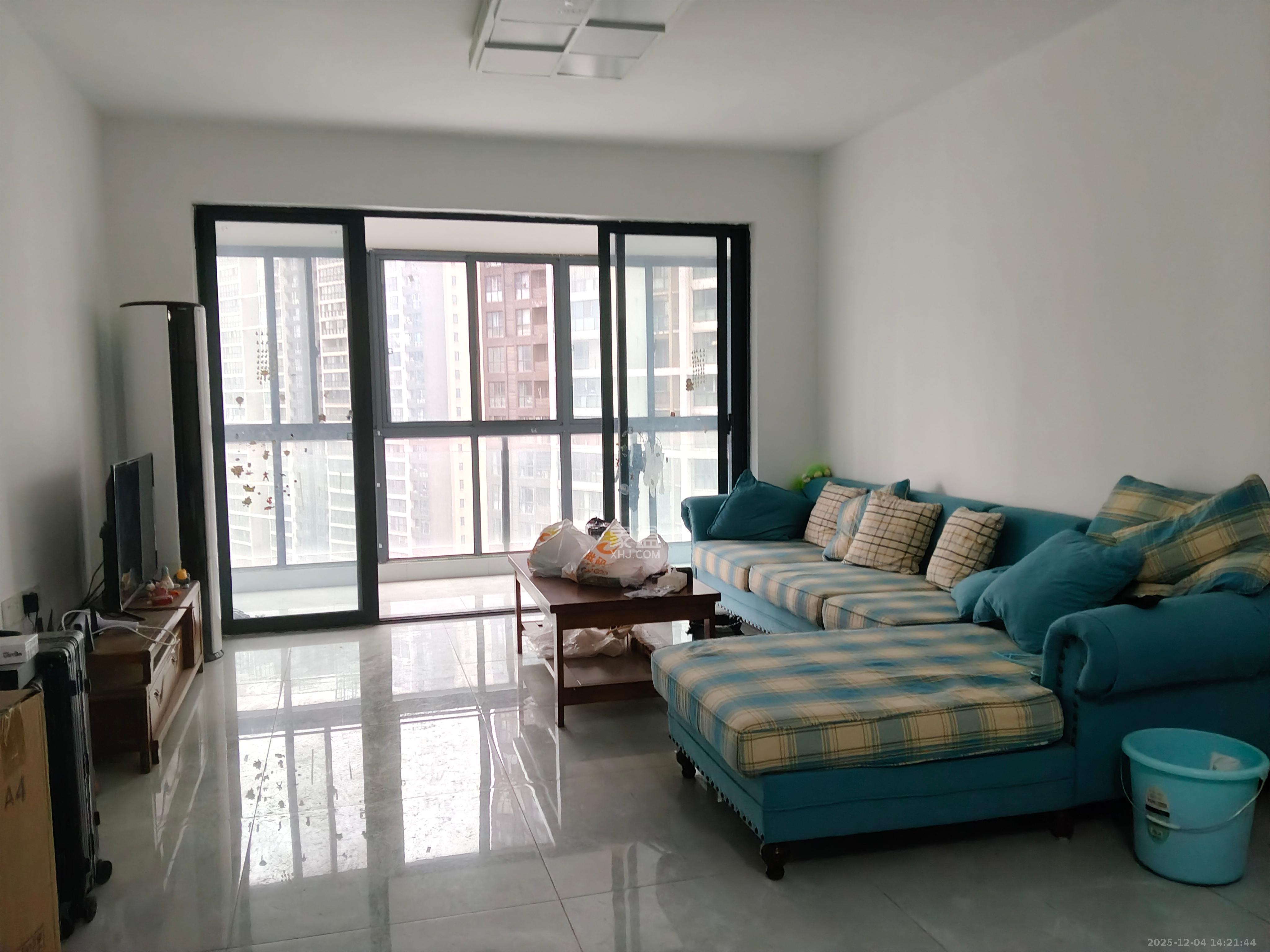 融科东南海  3室2厅2卫    2500.0元/月