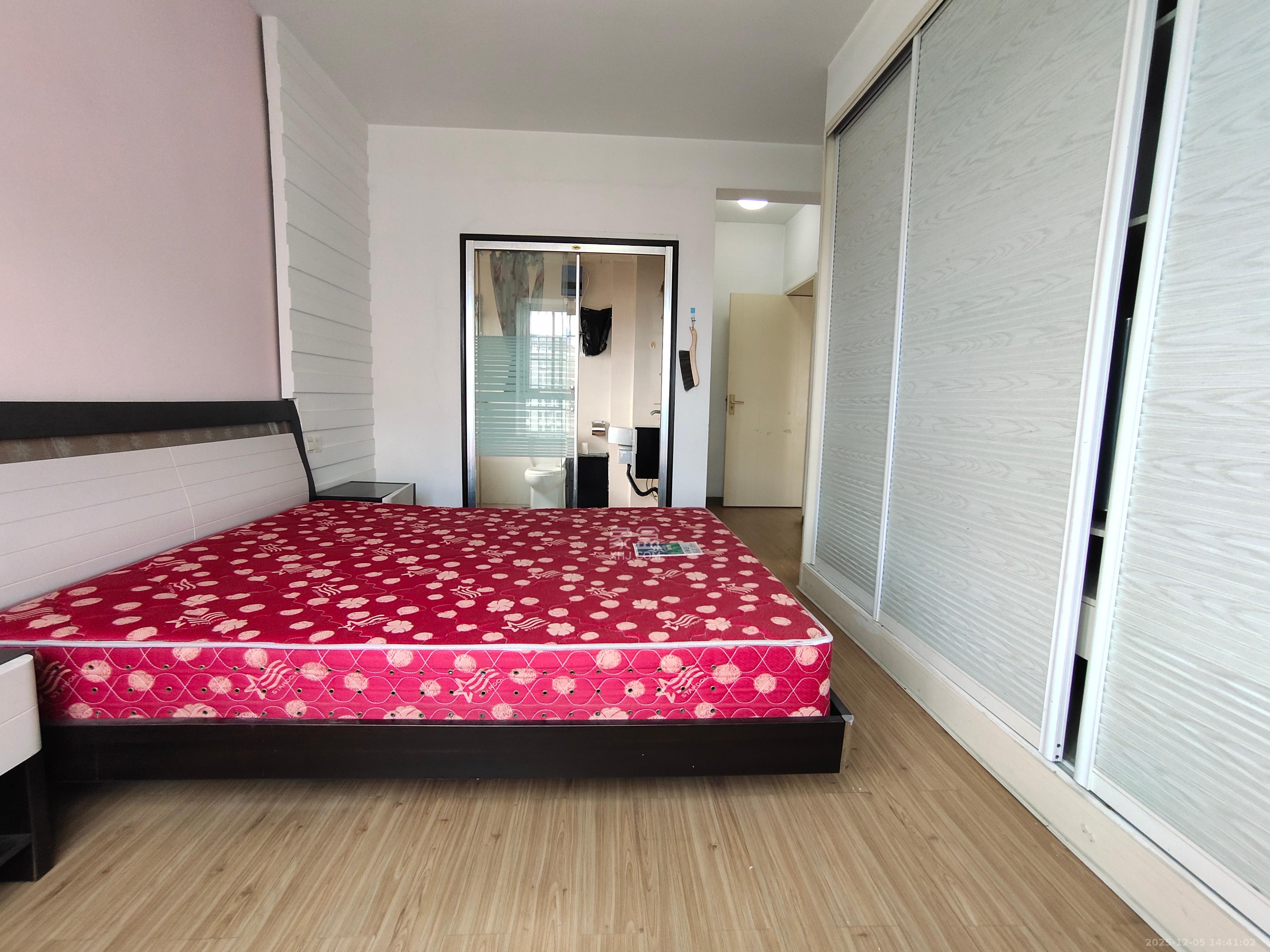 麓谷E家人 3室2厅2卫 2300.0元/月 麓谷E家人 3室2厅2卫 2300.0元/月室内图