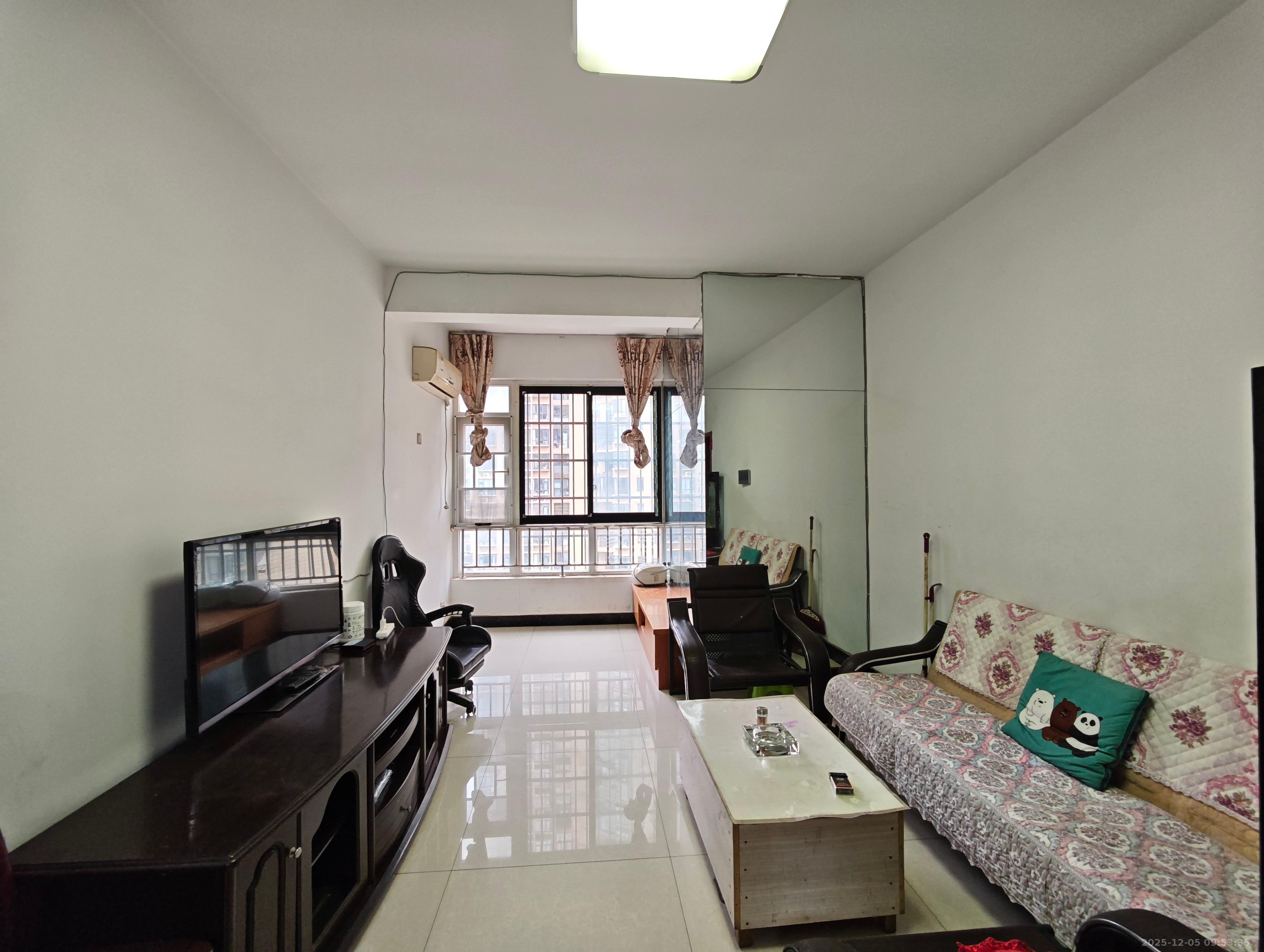 泊爱蓝湾  2室2厅1卫    2200.0元/月