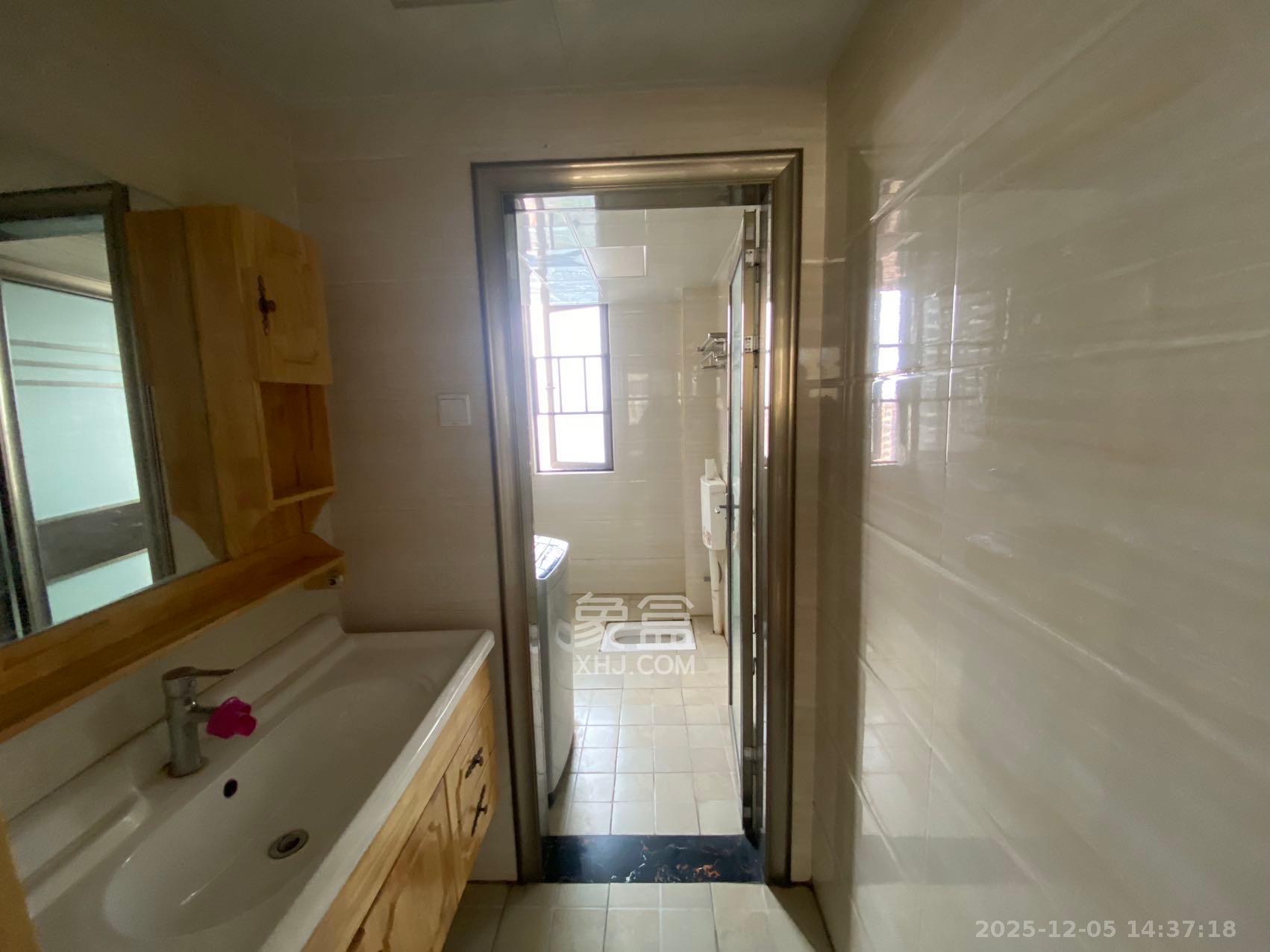 保利西海岸B区  3室2厅2卫    3300.0元/月室内图