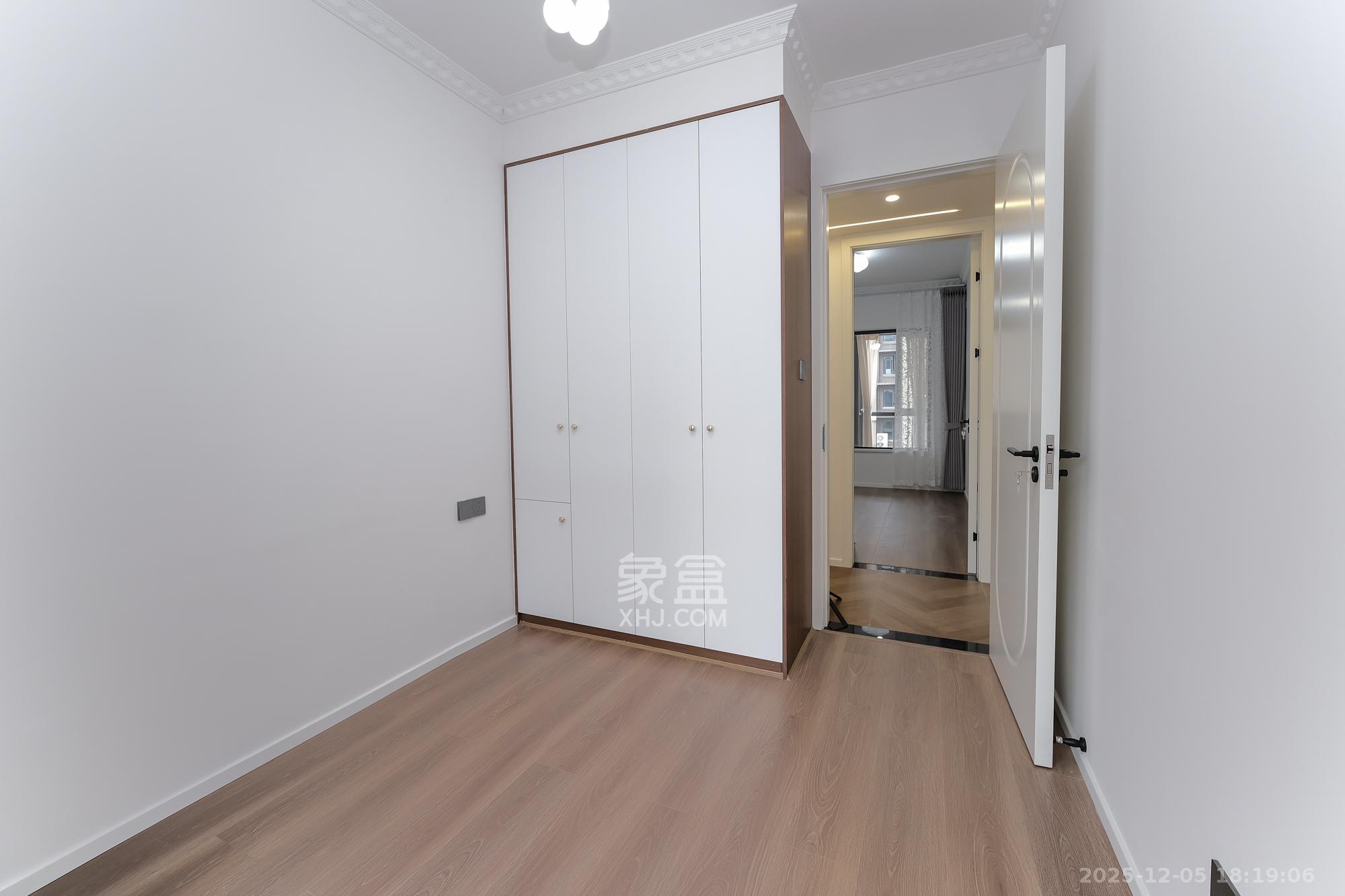 荣盛城 4室2厅2卫 104.0万 荣盛城 4室2厅2卫 104.0万卧室