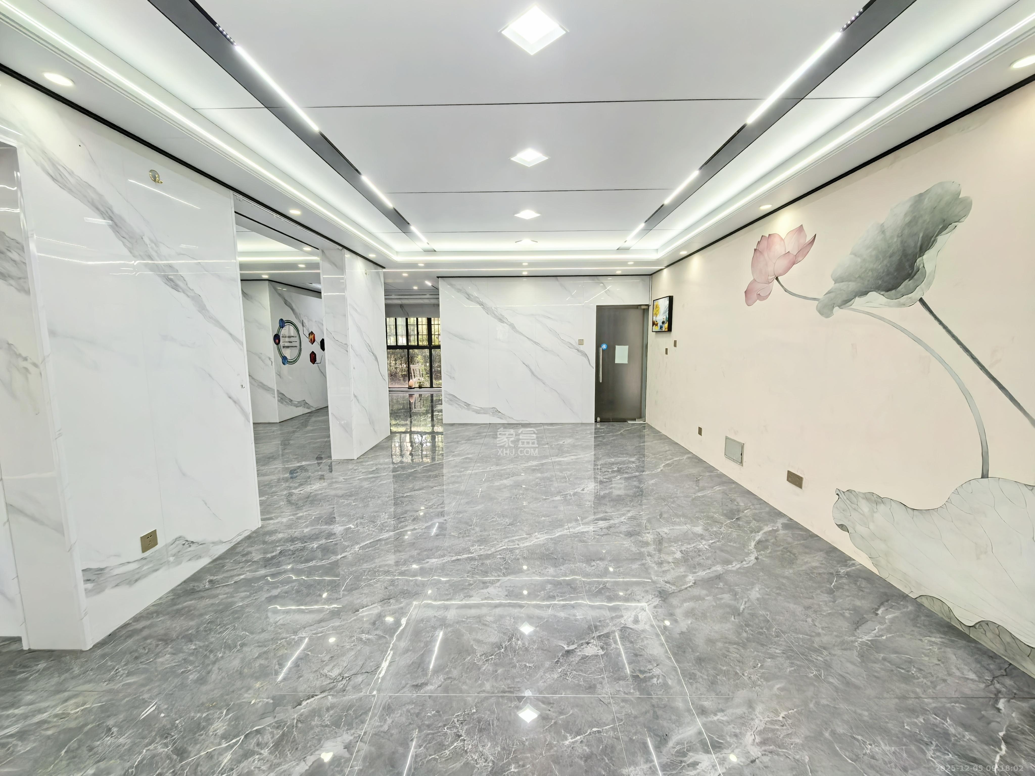 中城丽景香山园 3室2厅2卫 3500.0元/月 中城丽景香山园 3室2厅2卫 3500.0元/月室内图