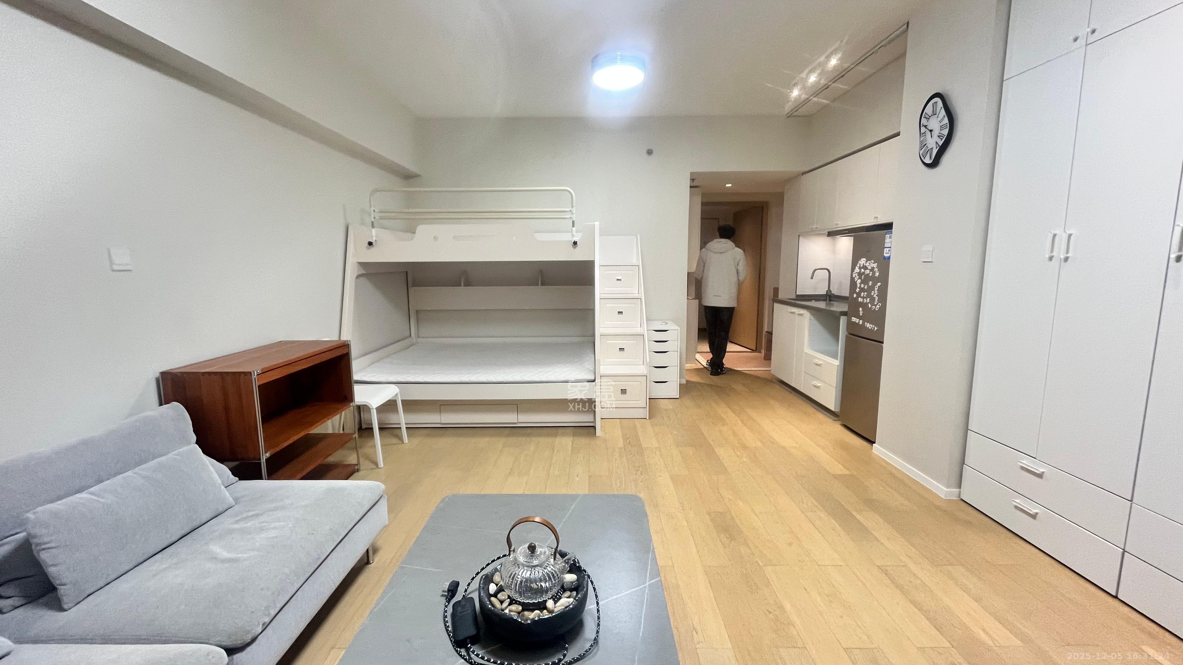 荟聚之光  1室1厅1卫    2300.0元/月