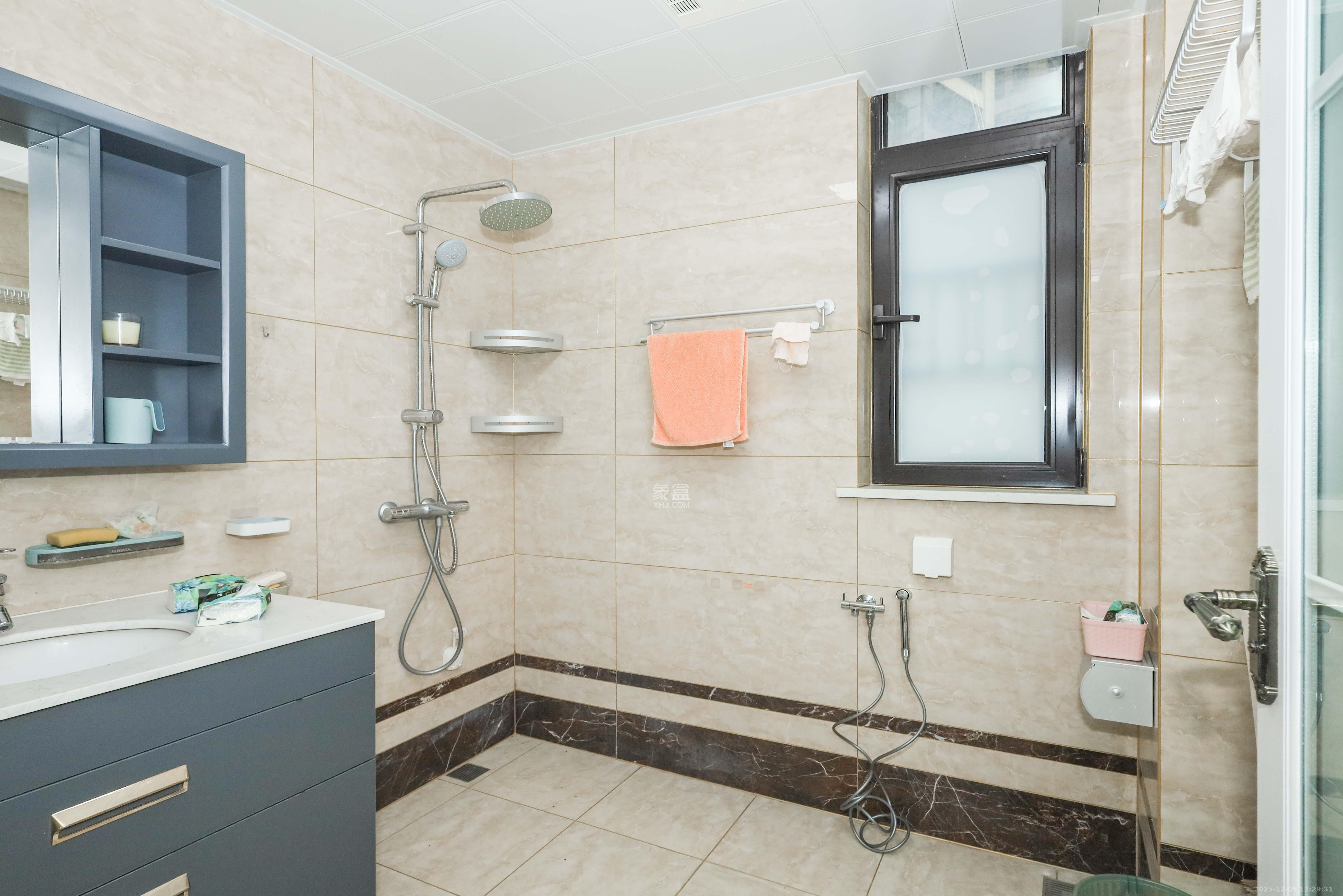 晟通牡丹舸  3室2厅2卫    350.0万卫生间