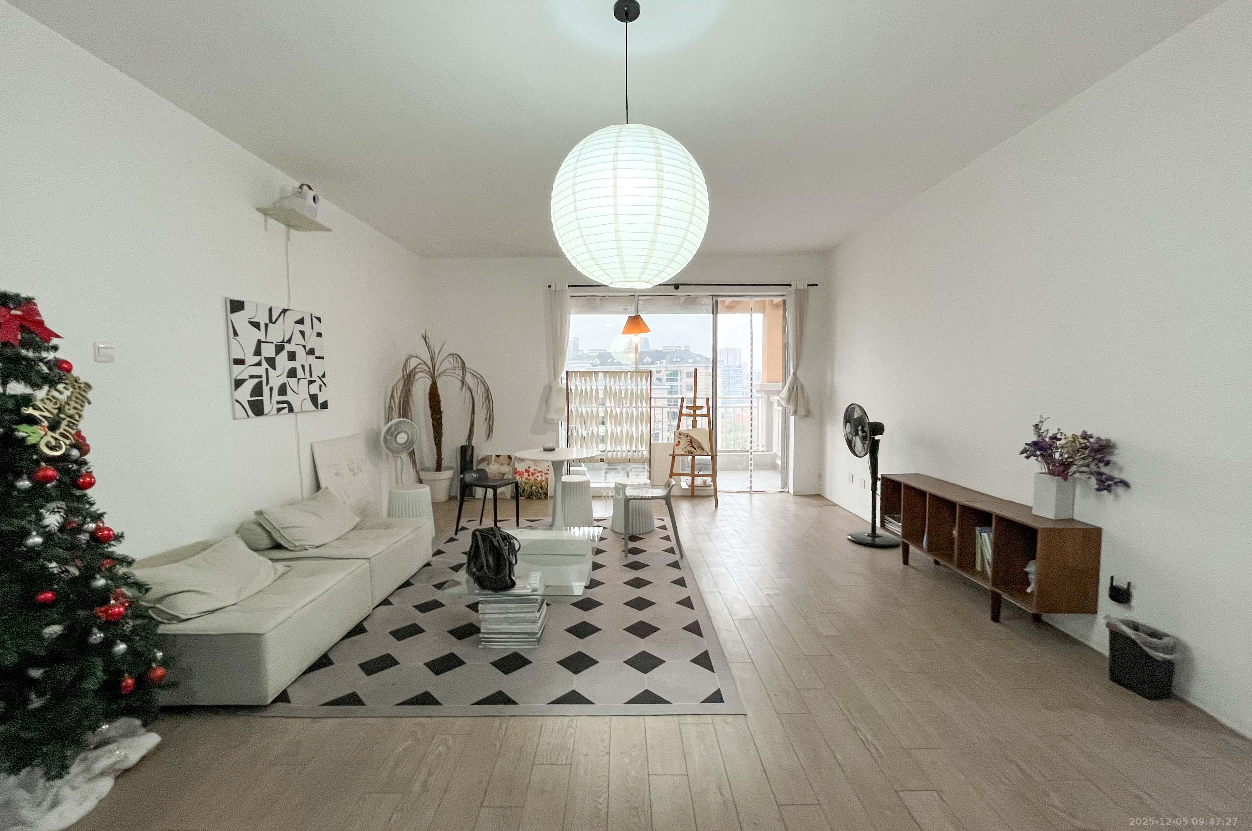 共和世家  5室3厅1卫    200.0万