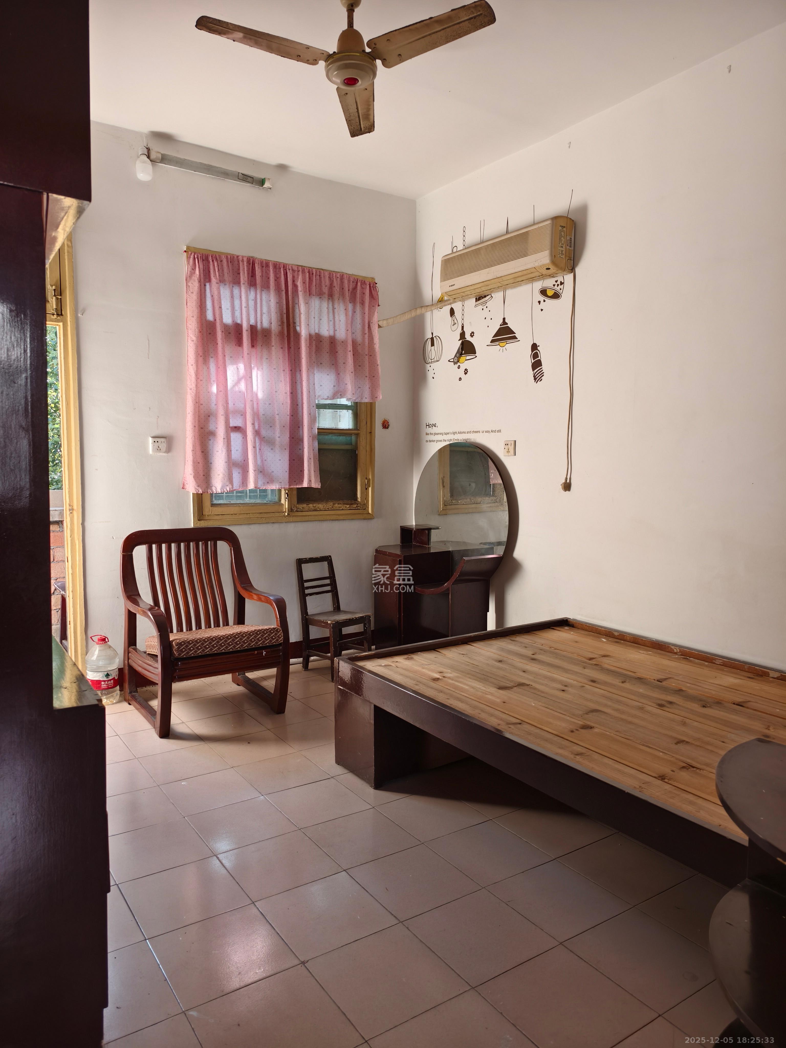 牛角塘社区  3室1厅1卫    1200.0元/月室内图