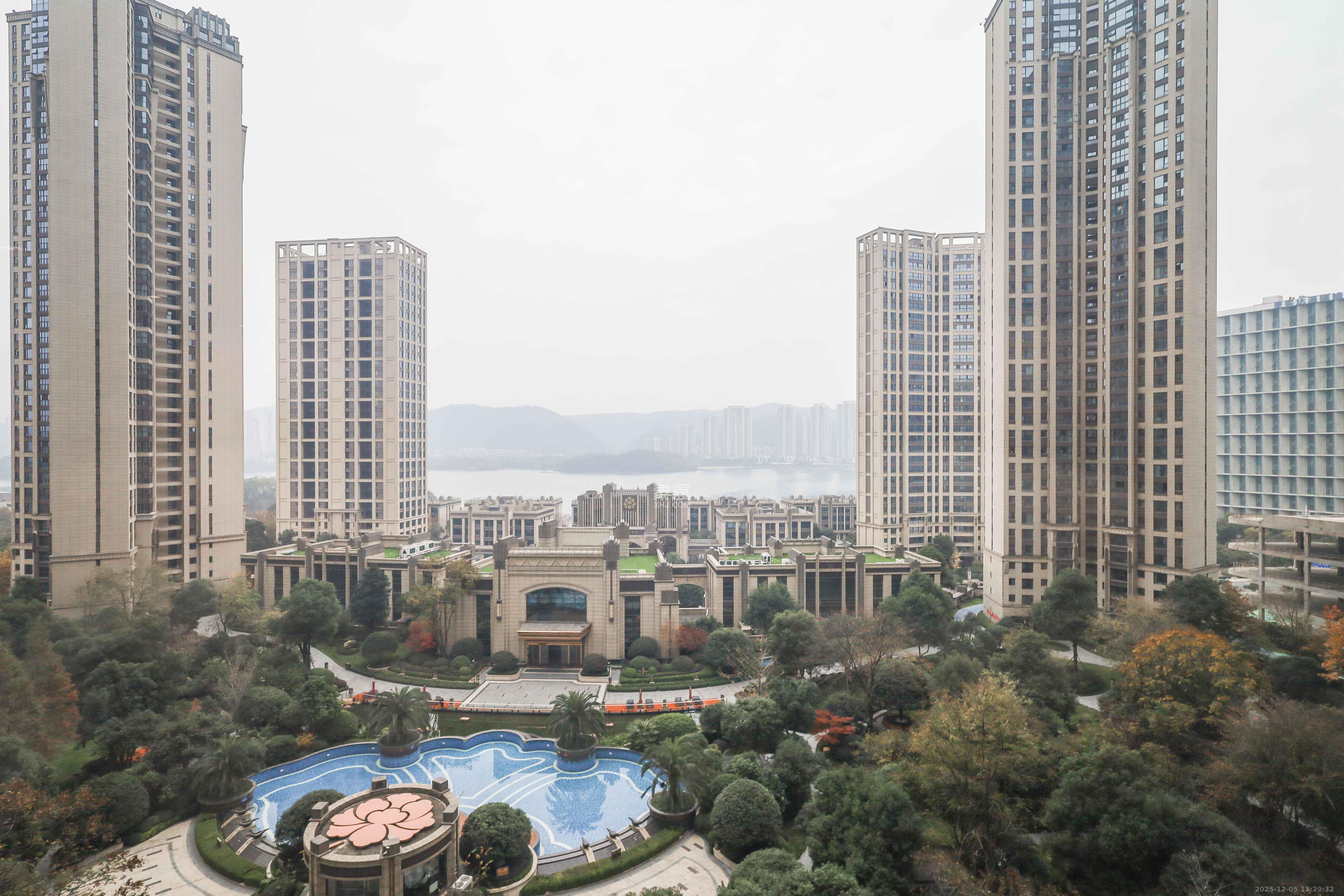 晟通牡丹舸  3室2厅2卫    350.0万阳台